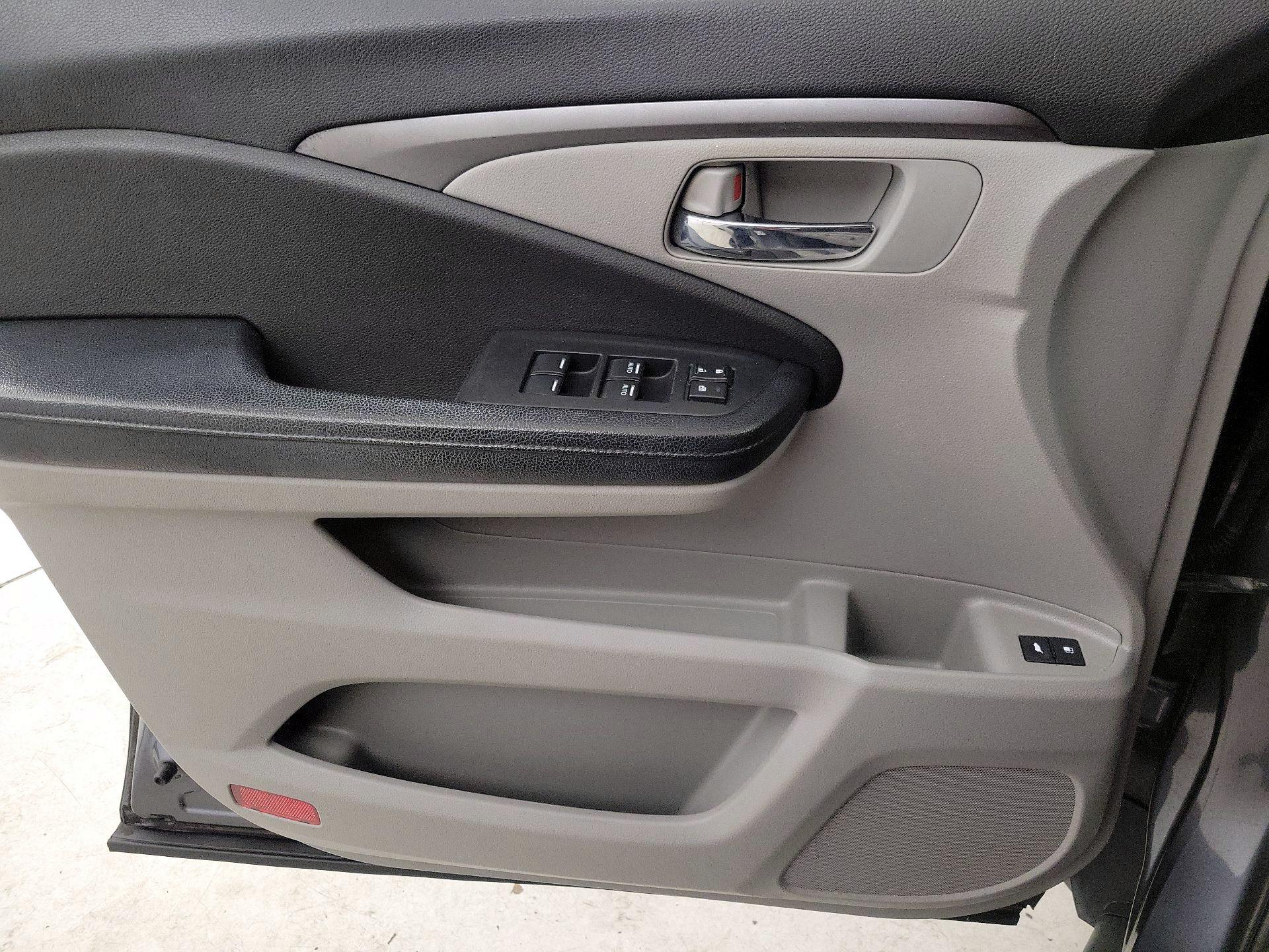 Thumbnail: 2016 Honda Pilot - 12
