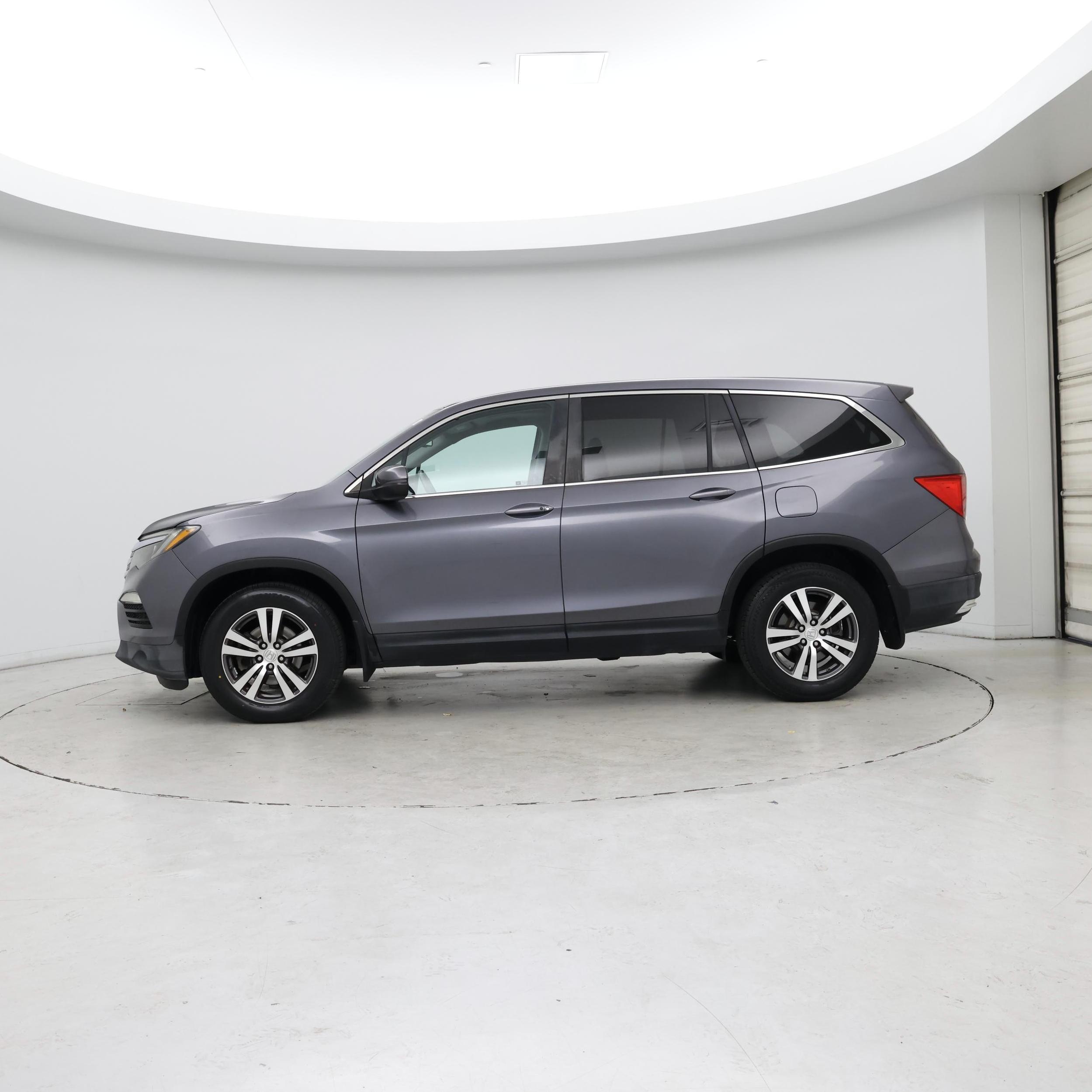 Thumbnail: 2016 Honda Pilot - 3