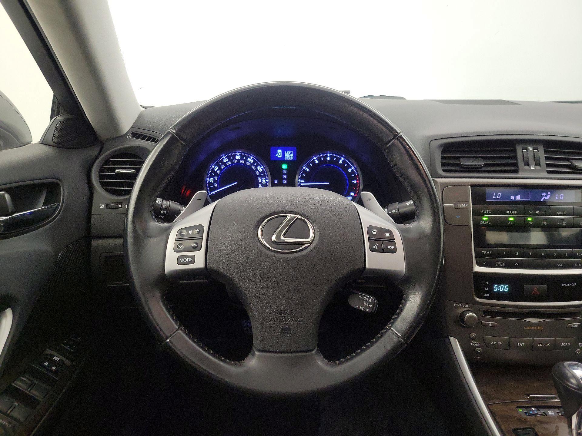Thumbnail: 2013 Lexus IS - 10