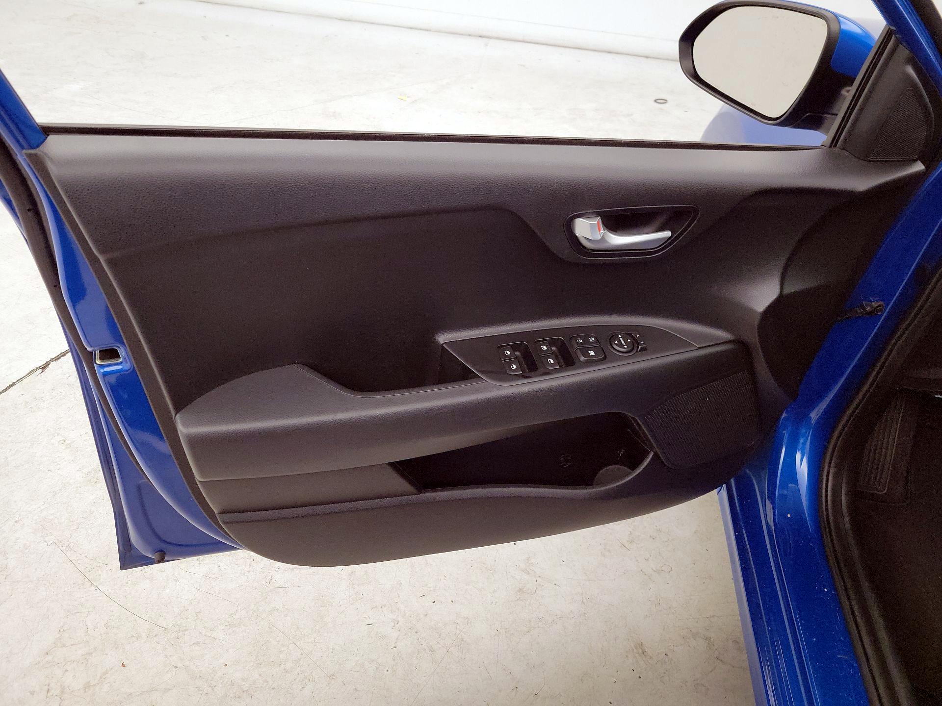 Thumbnail: 2021 Kia Rio - 12