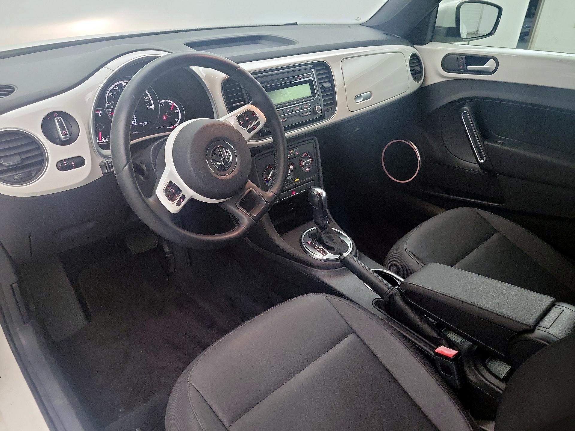 Thumbnail: 2014 Volkswagen Beetle - 9
