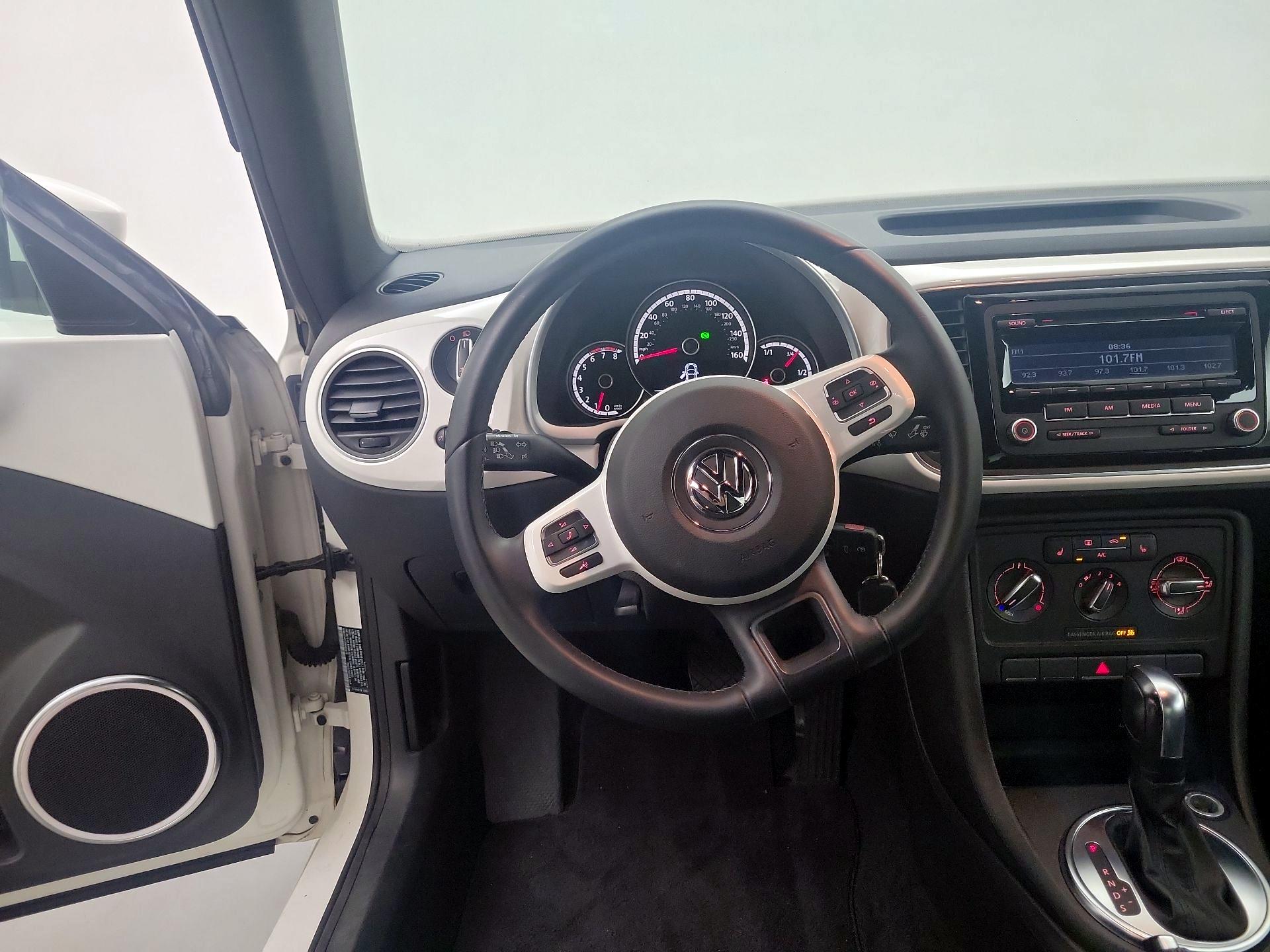 Thumbnail: 2014 Volkswagen Beetle - 10