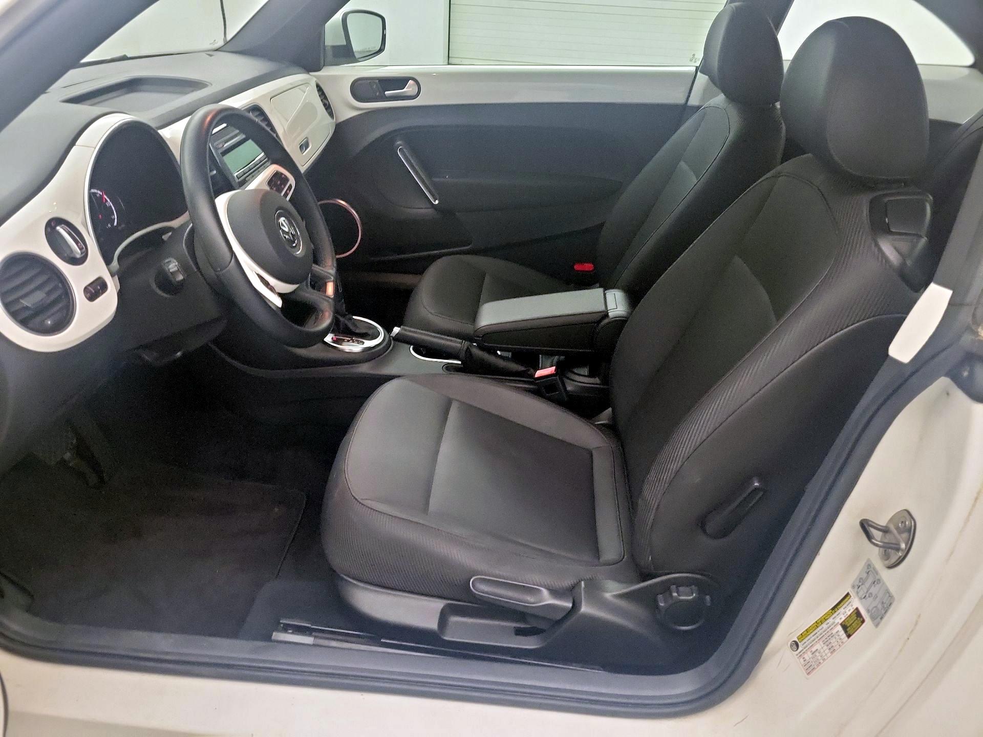 Thumbnail: 2014 Volkswagen Beetle - 11