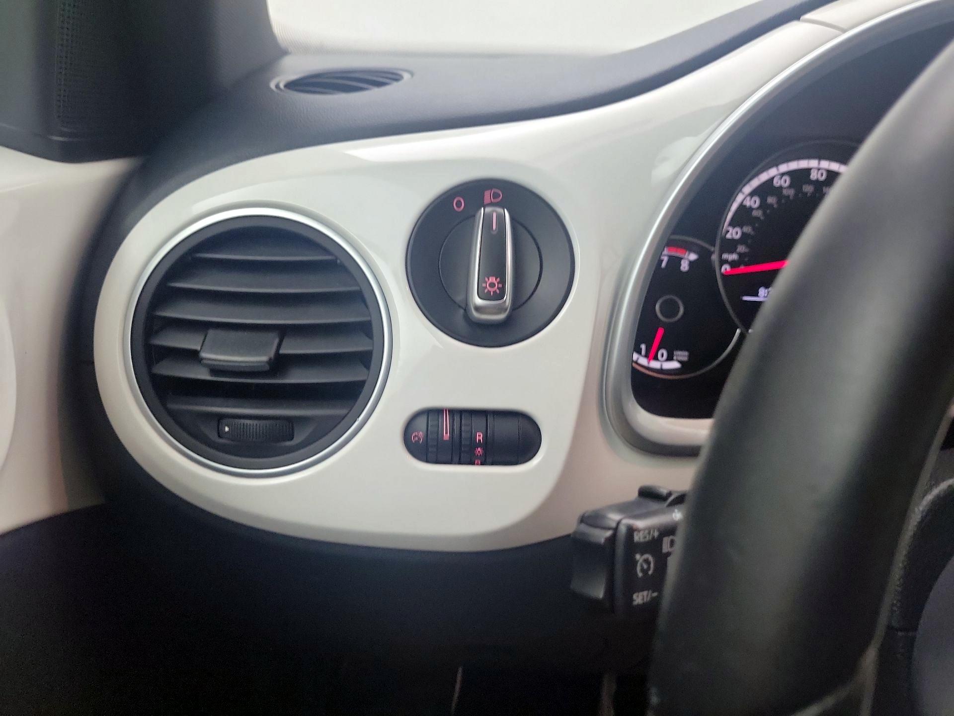 Thumbnail: 2014 Volkswagen Beetle - 13
