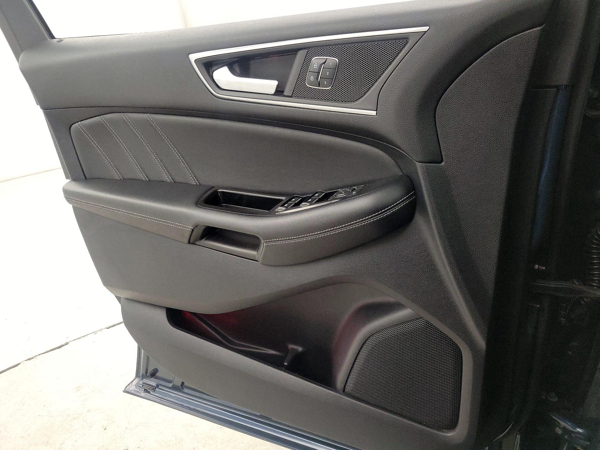 Thumbnail: 2016 Ford Edge - 12