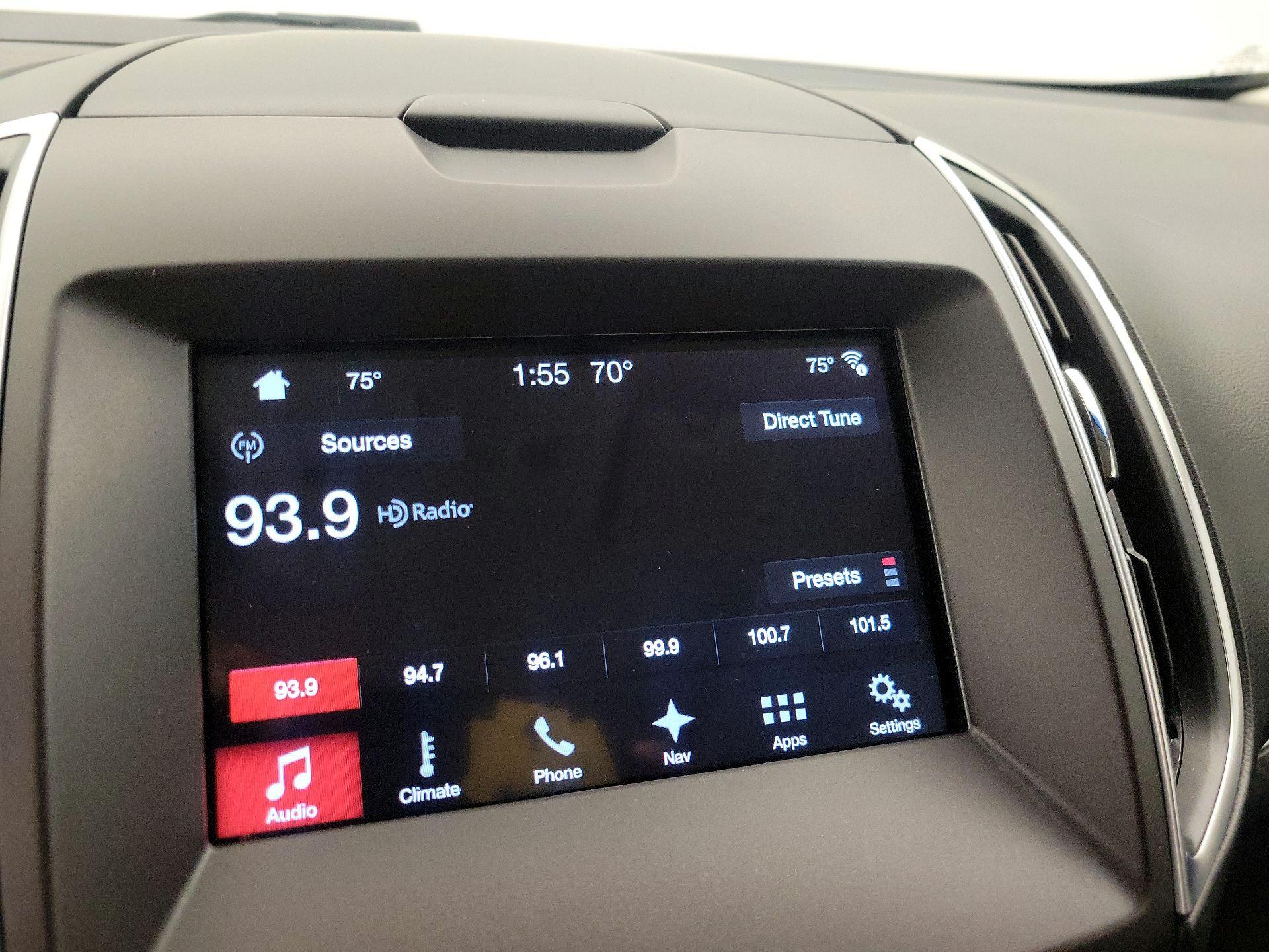 Thumbnail: 2016 Ford Edge - 16