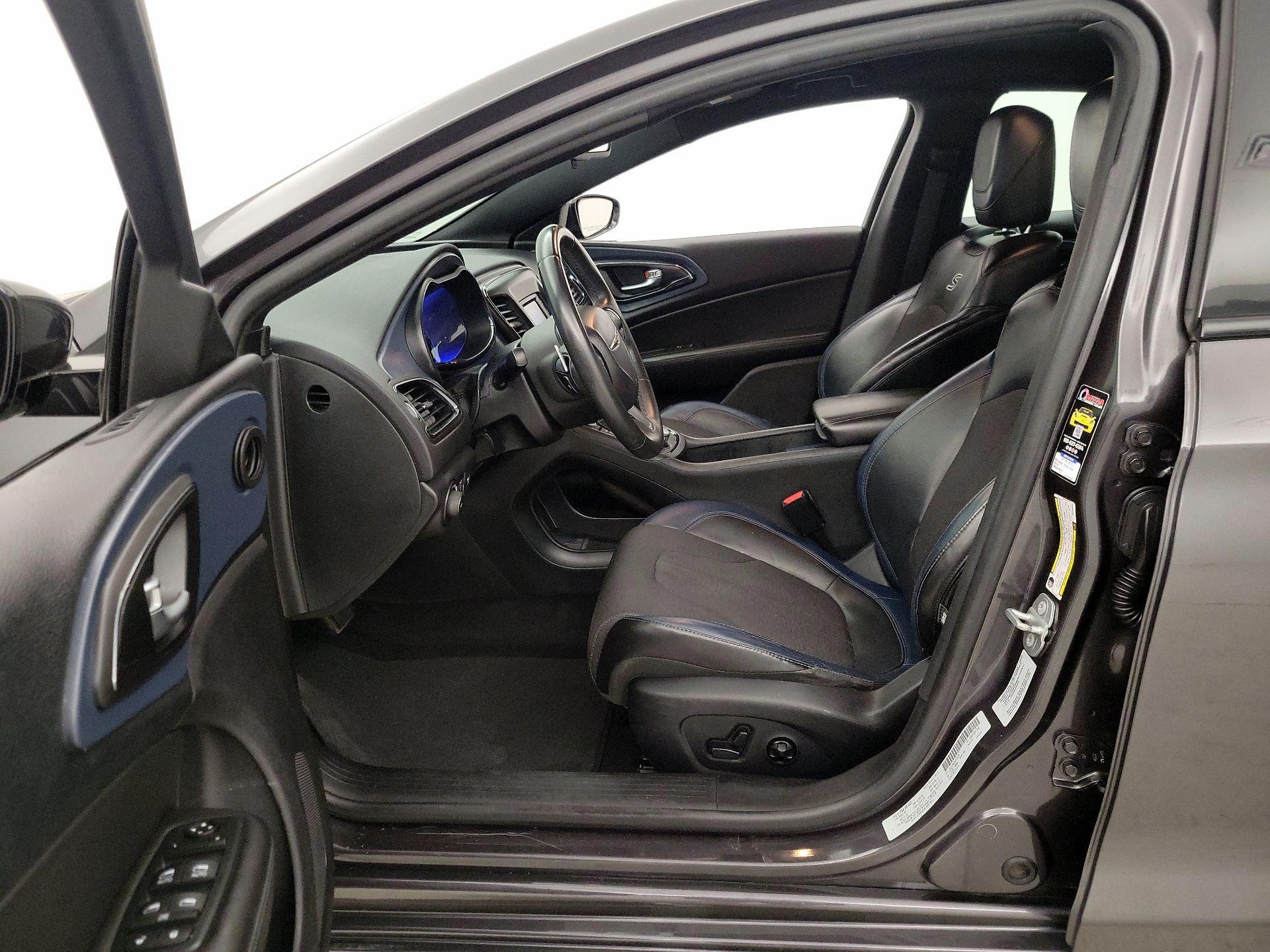 Thumbnail: 2016 Chrysler 200 - 11