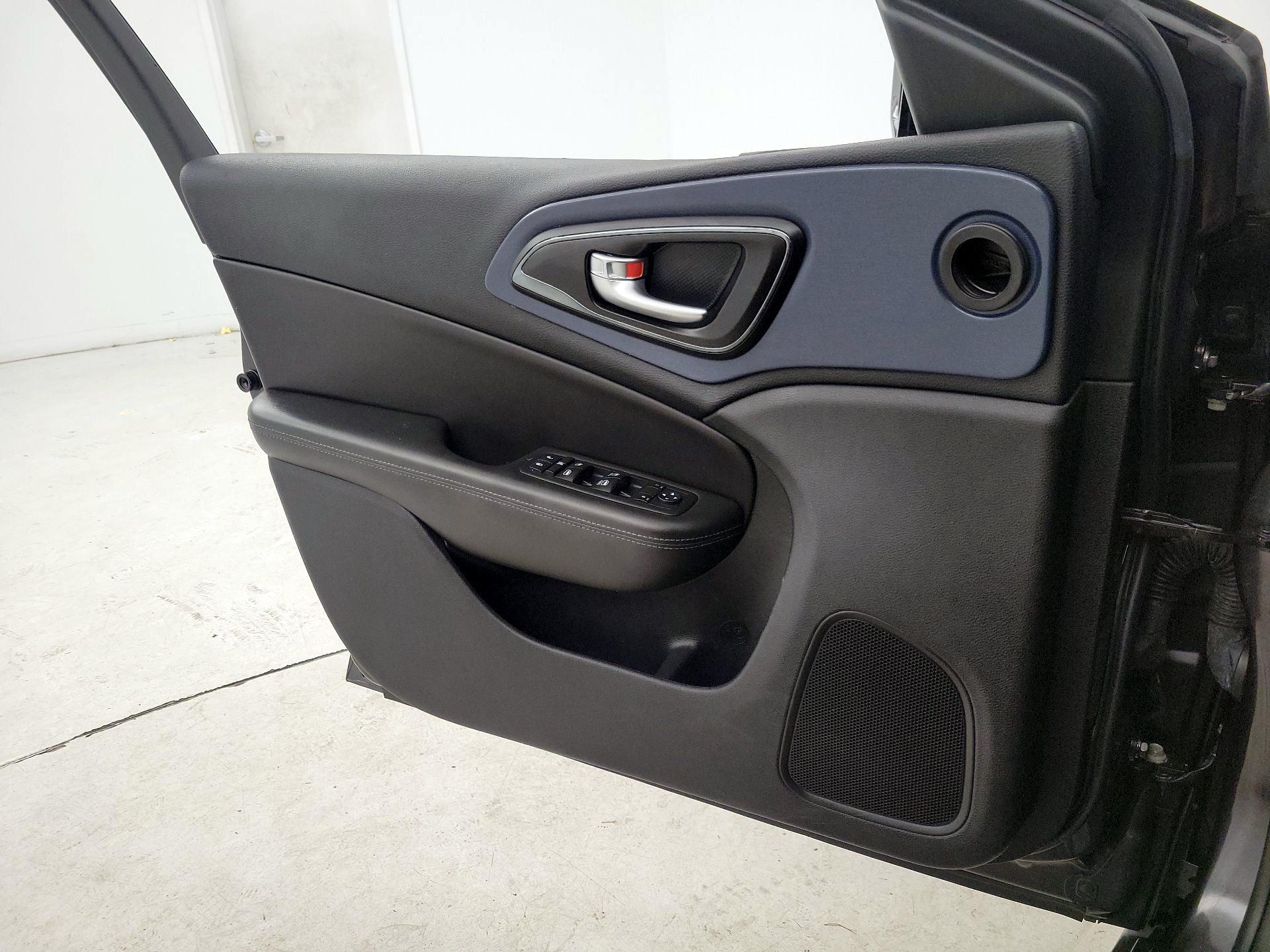 Thumbnail: 2016 Chrysler 200 - 12