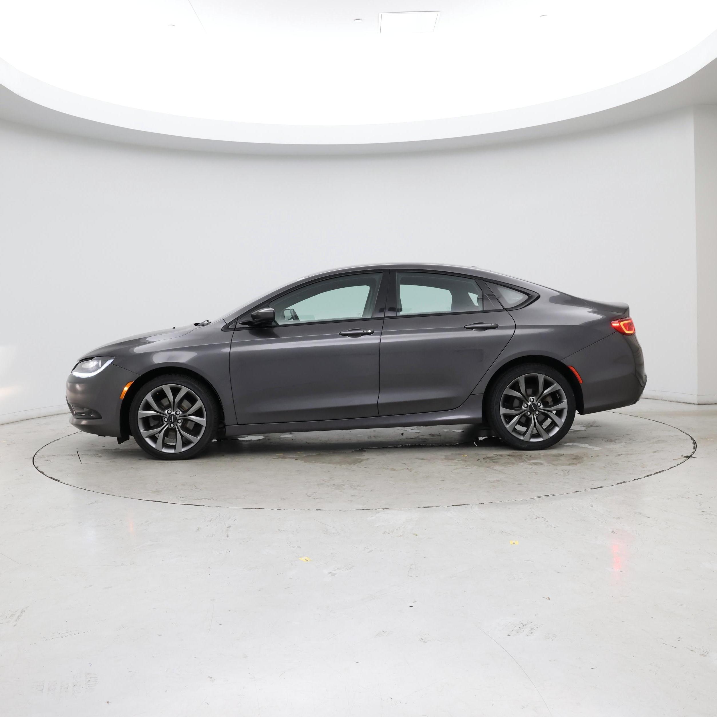 Thumbnail: 2016 Chrysler 200 - 3