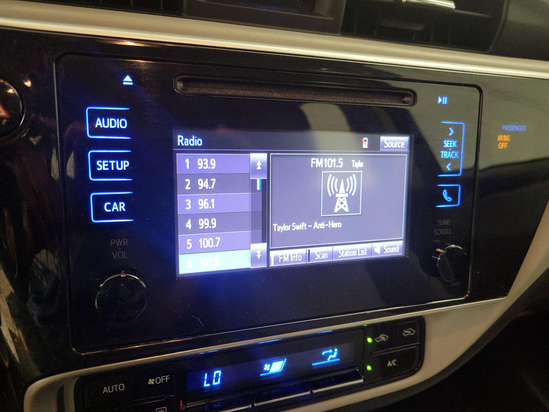 Thumbnail: 2018 Toyota Corolla - 15