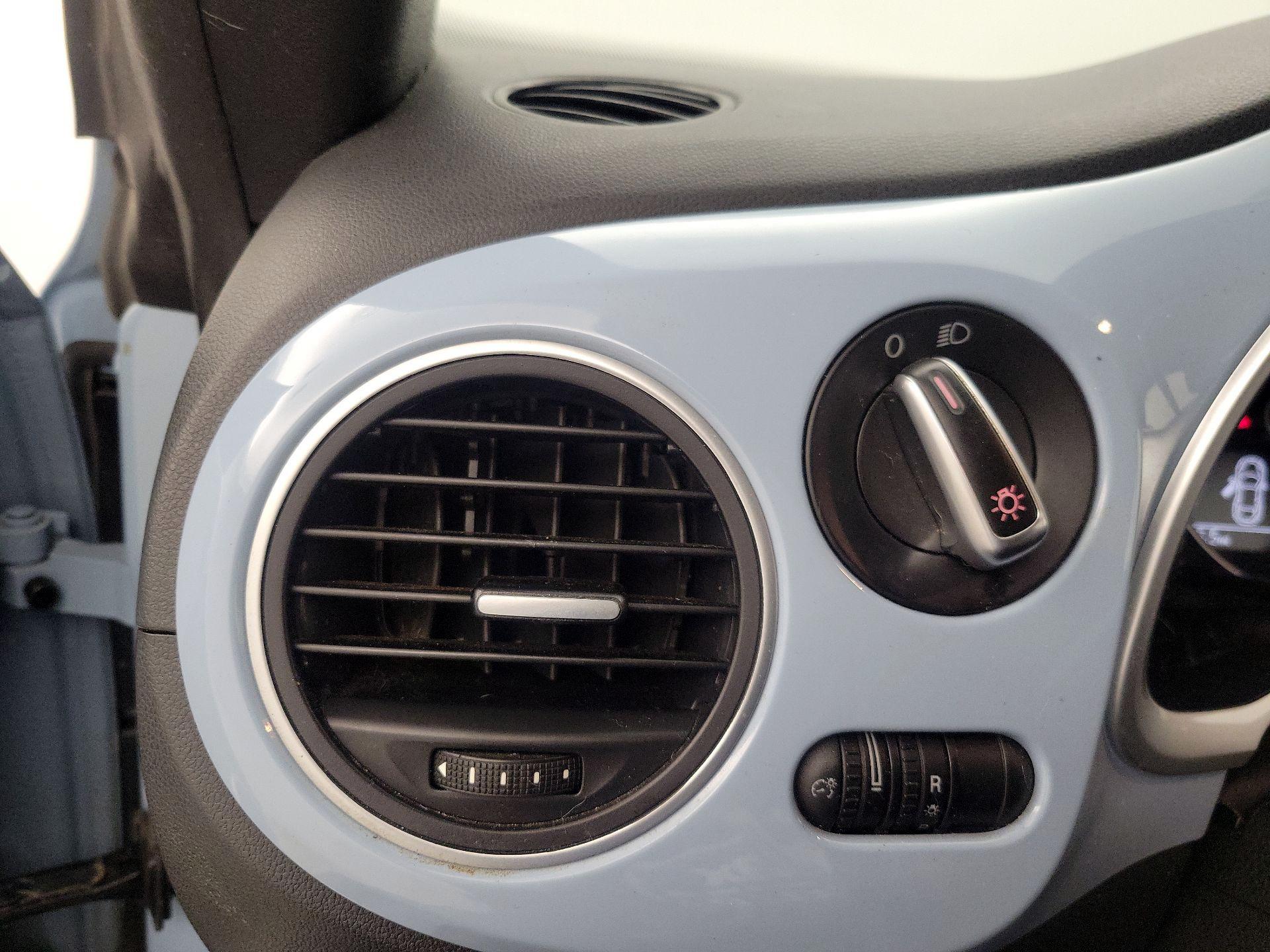 Thumbnail: 2014 Volkswagen Beetle - 13