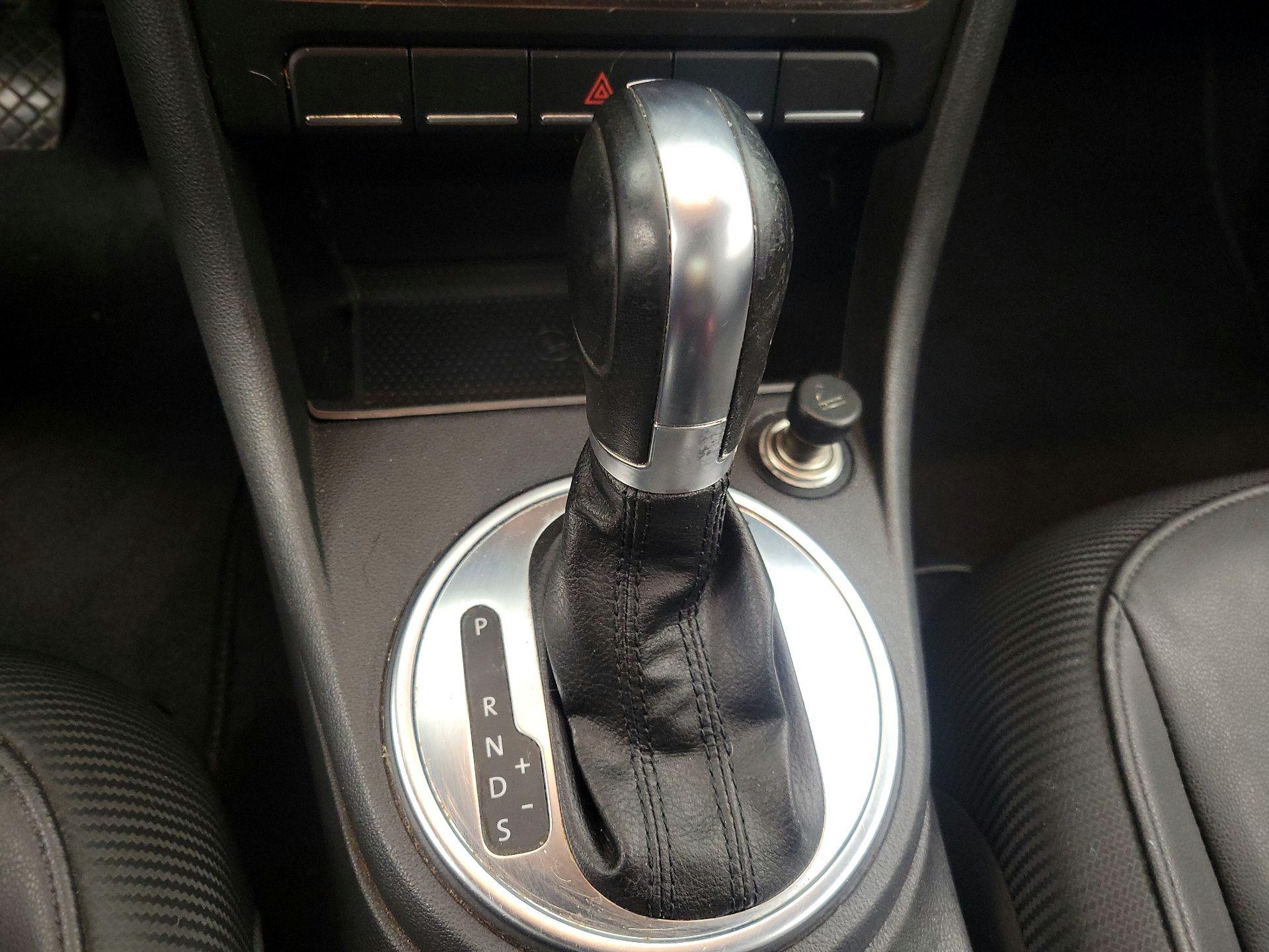 Thumbnail: 2014 Volkswagen Beetle - 16