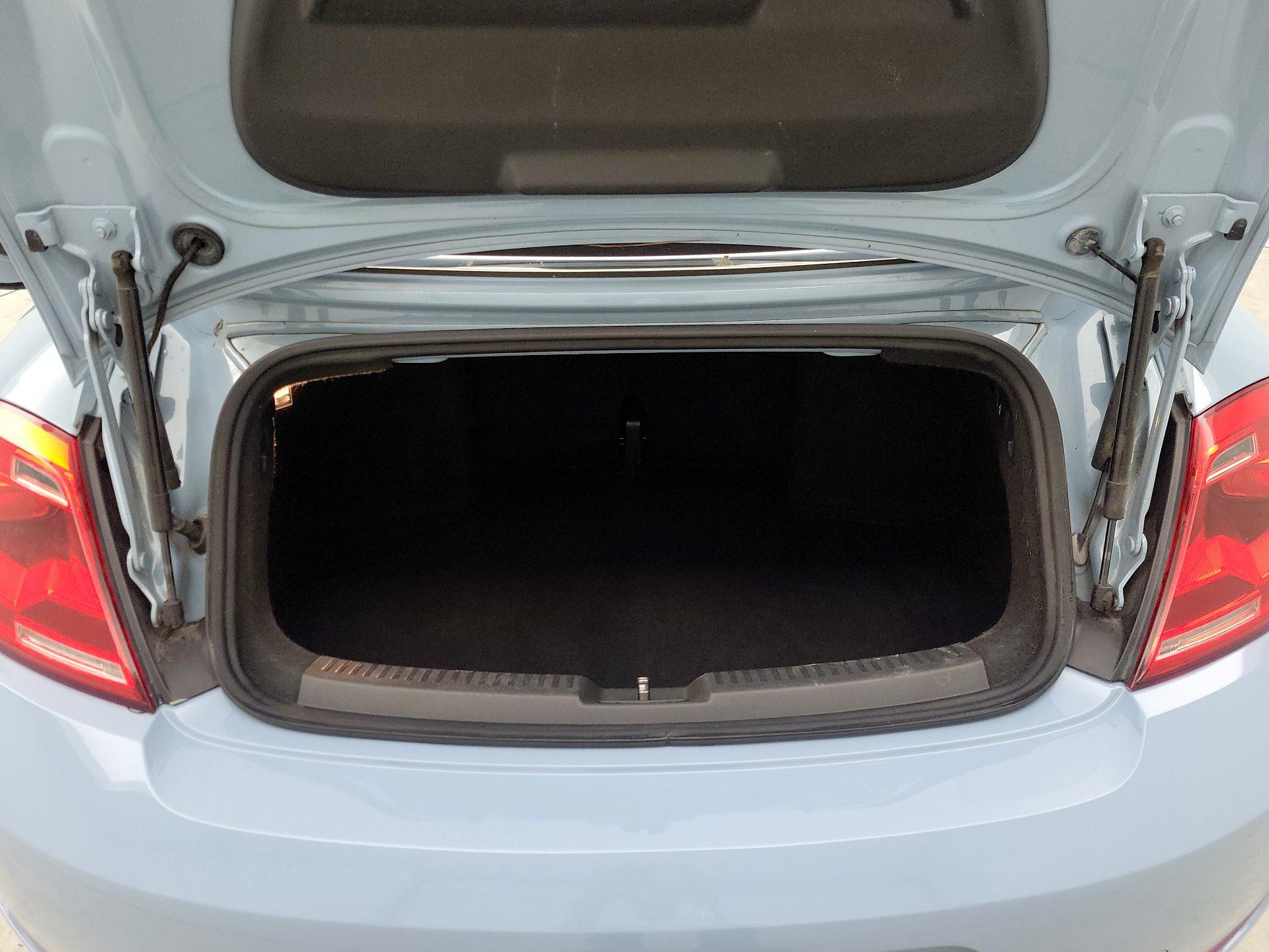 Thumbnail: 2014 Volkswagen Beetle - 19