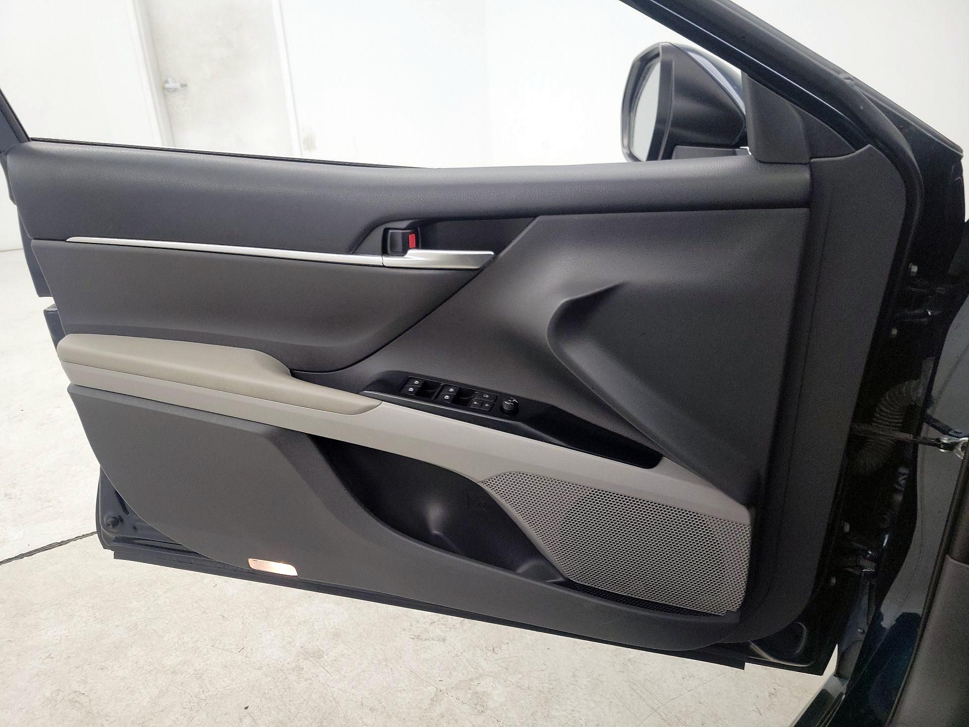 Thumbnail: 2019 Toyota Camry - 12