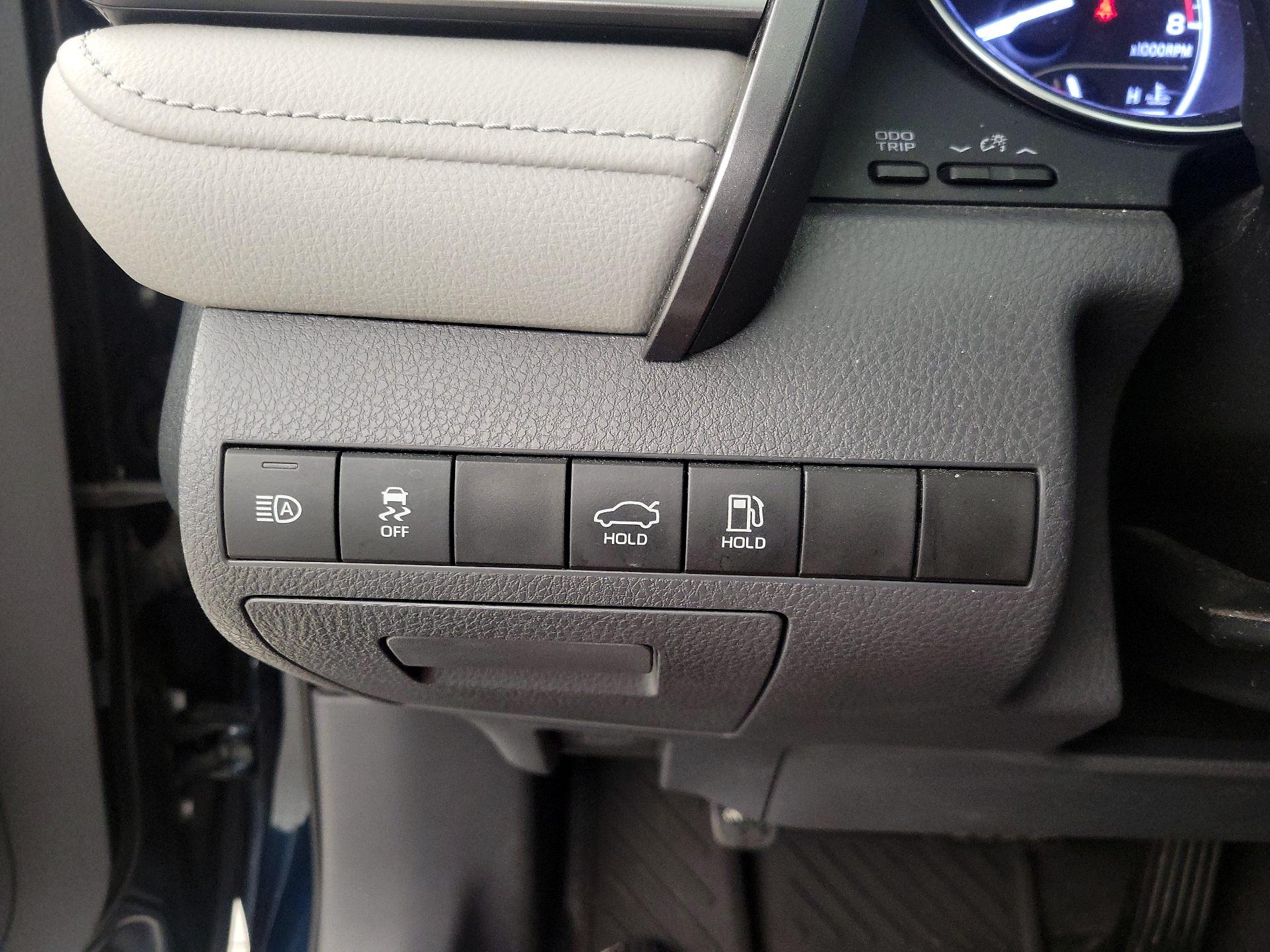 Thumbnail: 2019 Toyota Camry - 13