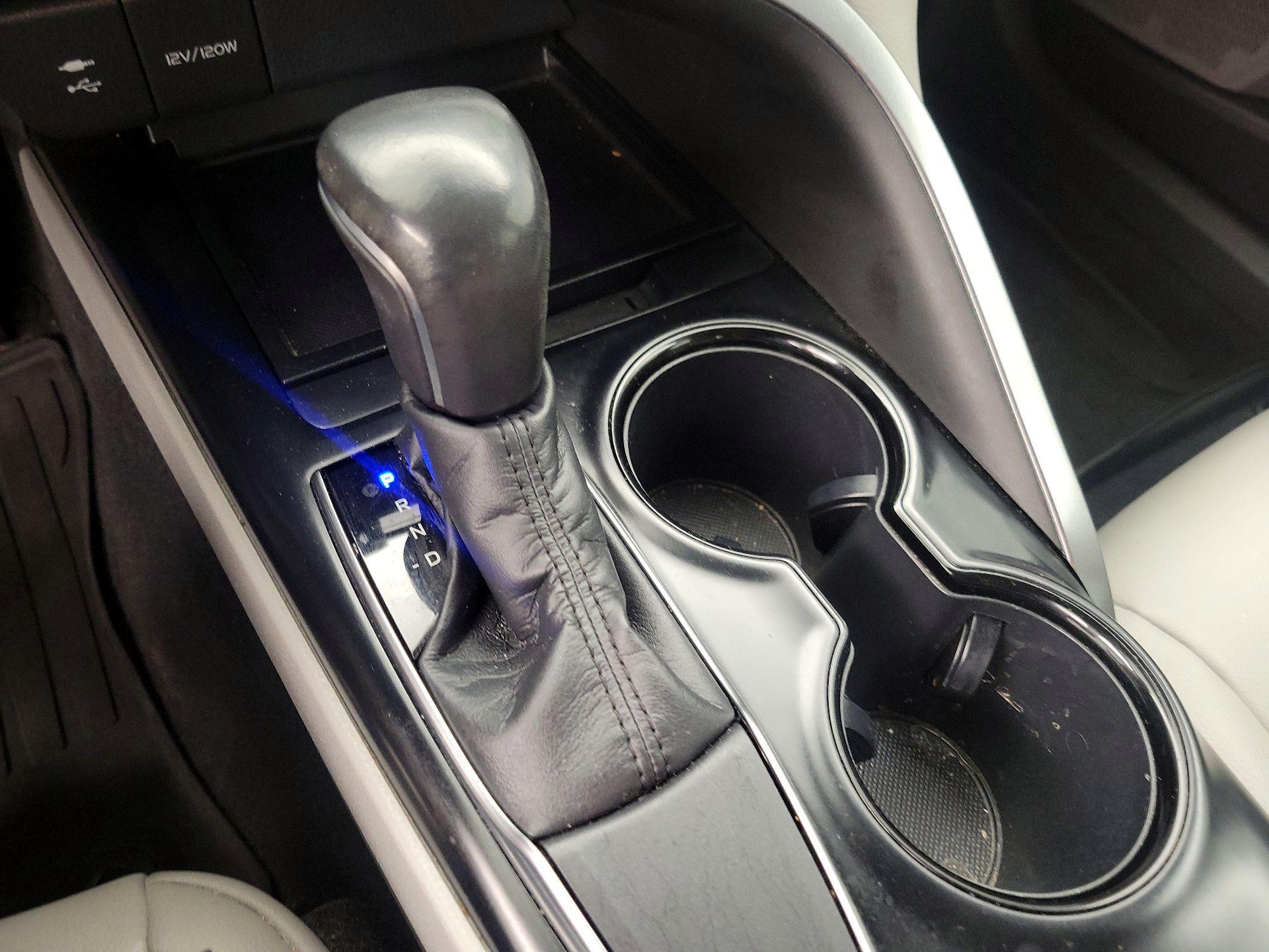 Thumbnail: 2019 Toyota Camry - 17