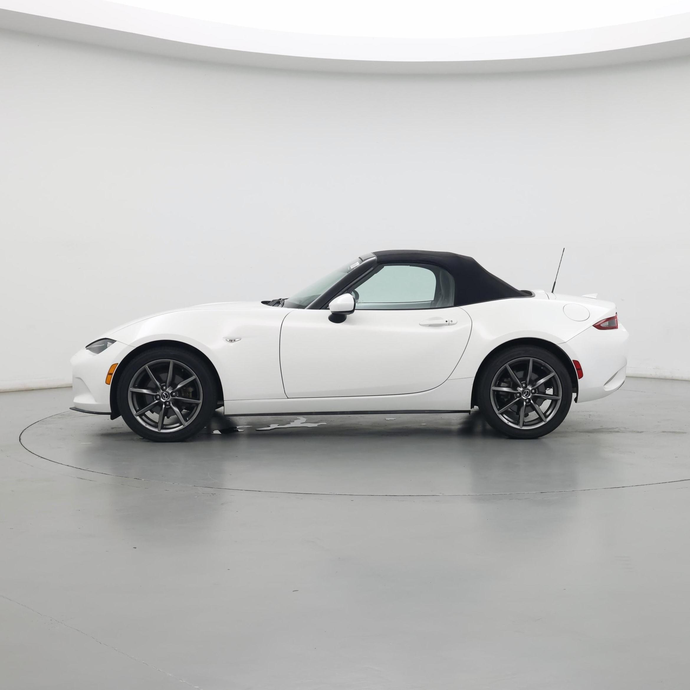 Thumbnail: 2017 Mazda MX-5 Miata - 3