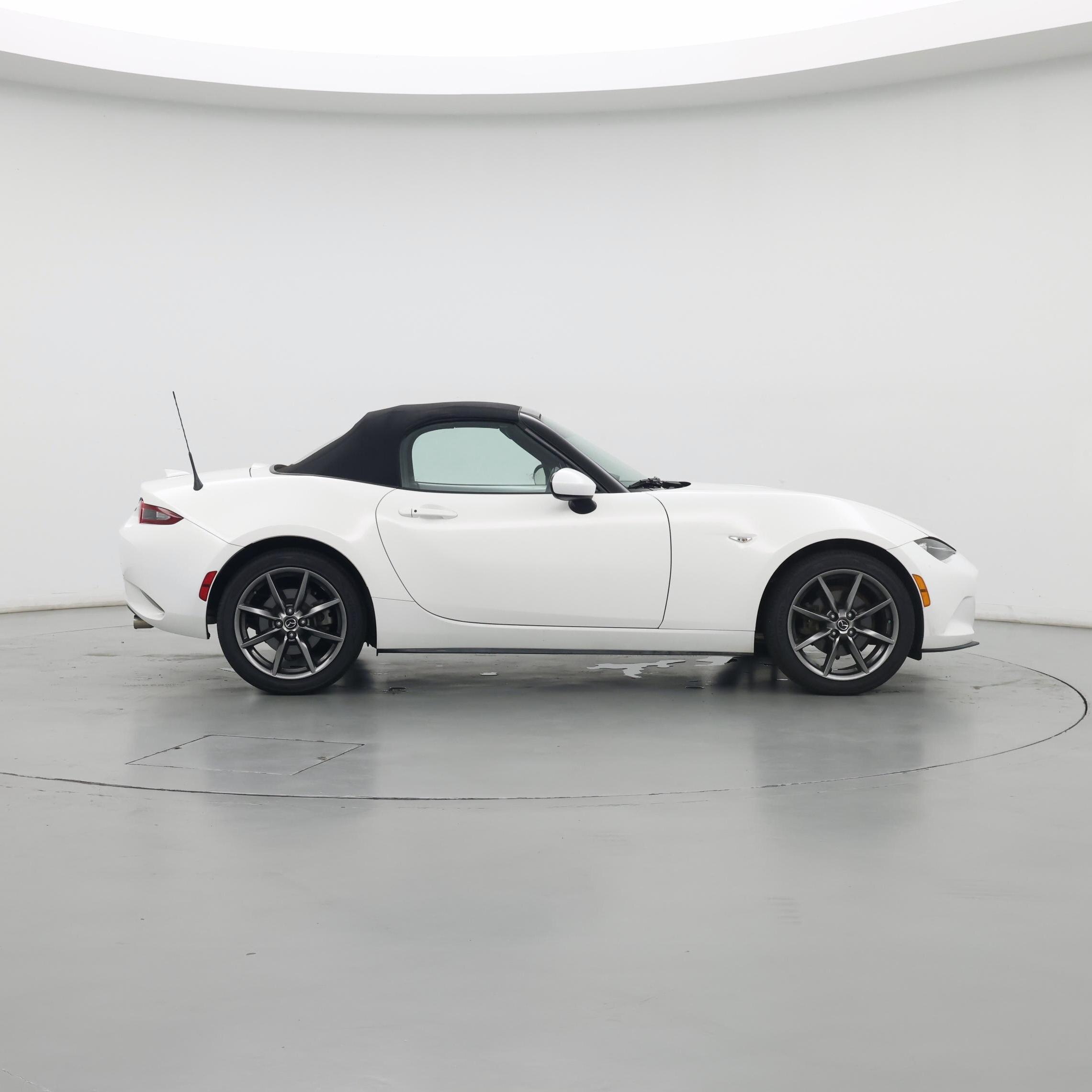 Thumbnail: 2017 Mazda MX-5 Miata - 7