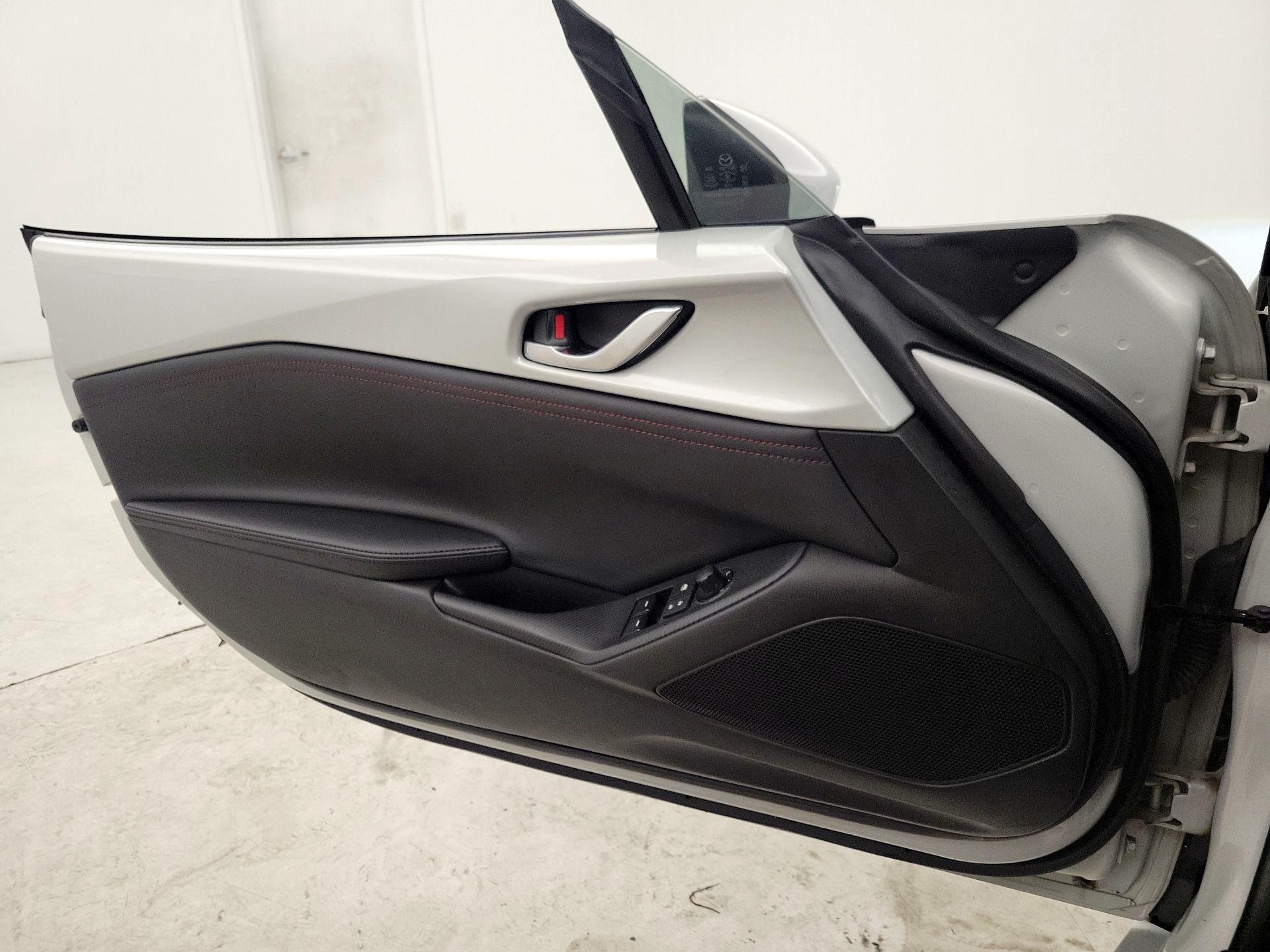 Thumbnail: 2018 Mazda MX-5 Miata - 12