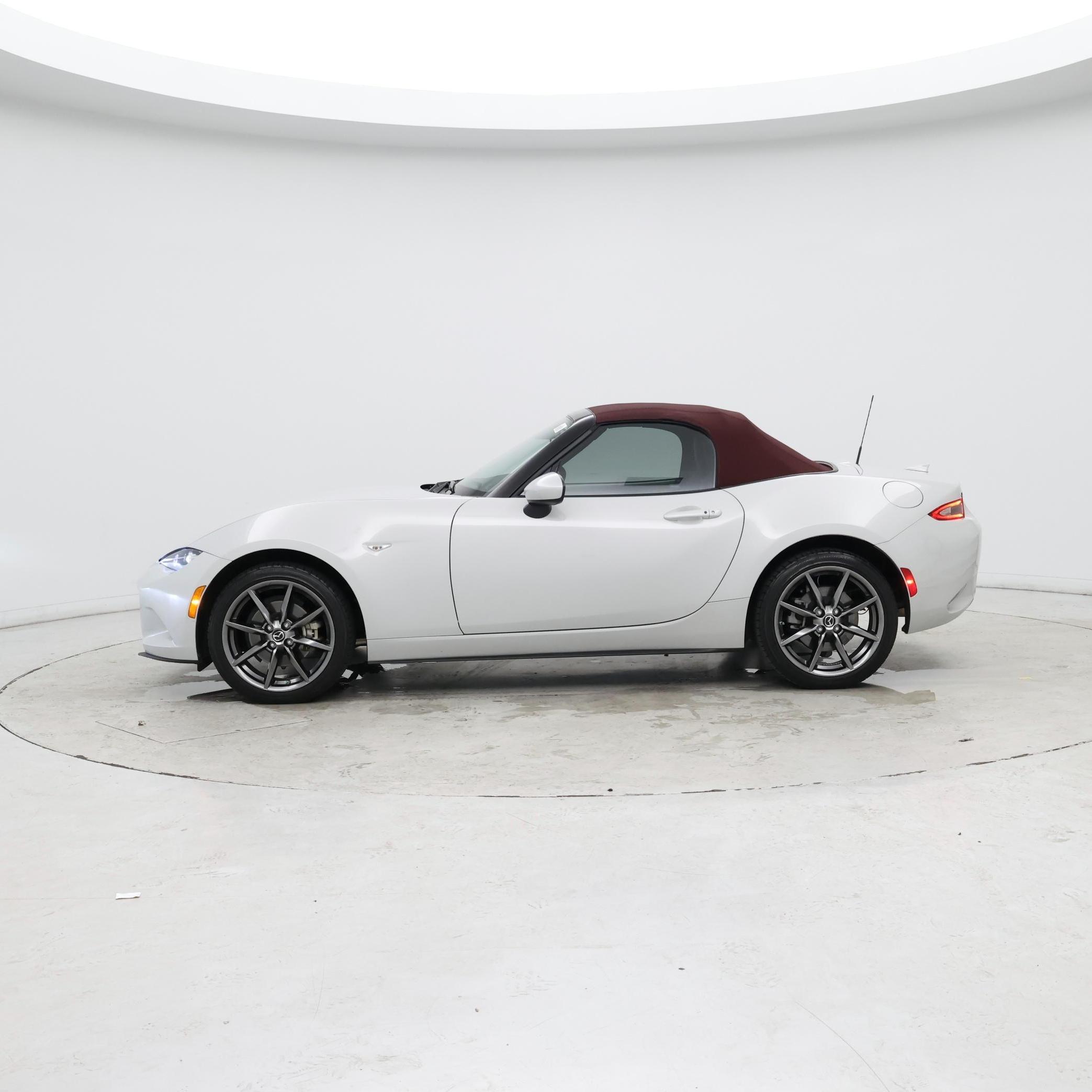 Thumbnail: 2018 Mazda MX-5 Miata - 3