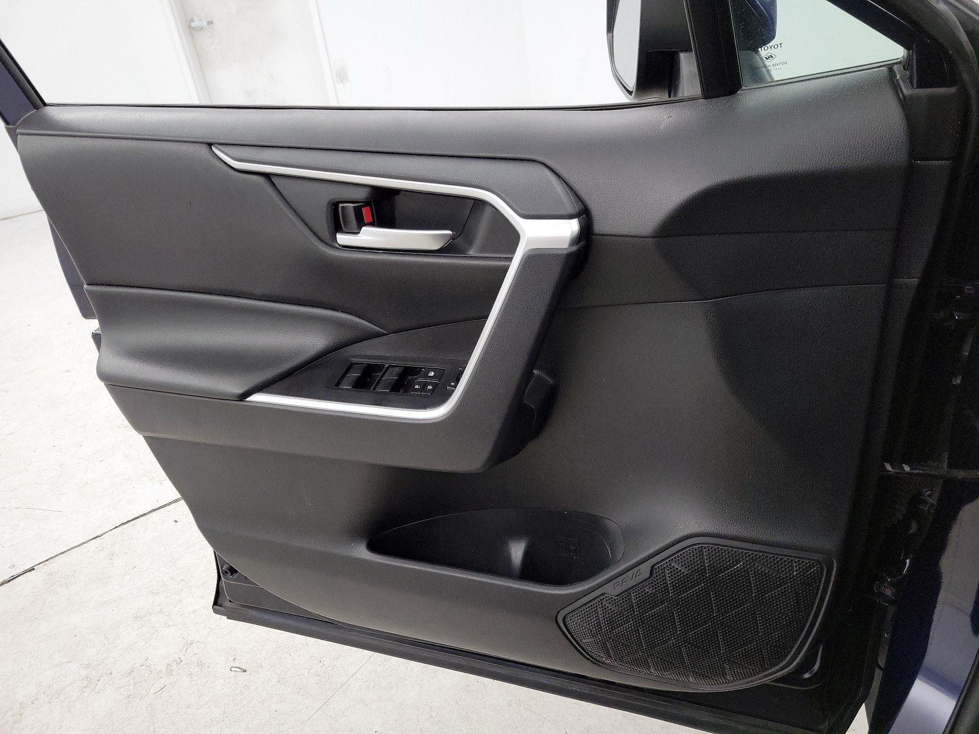 Thumbnail: 2021 Toyota RAV4 - 12