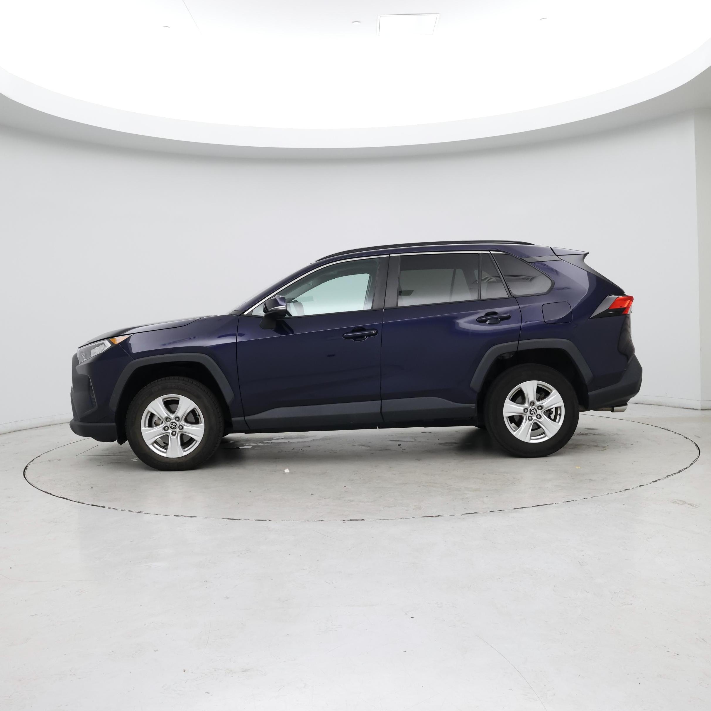 Thumbnail: 2021 Toyota RAV4 - 3