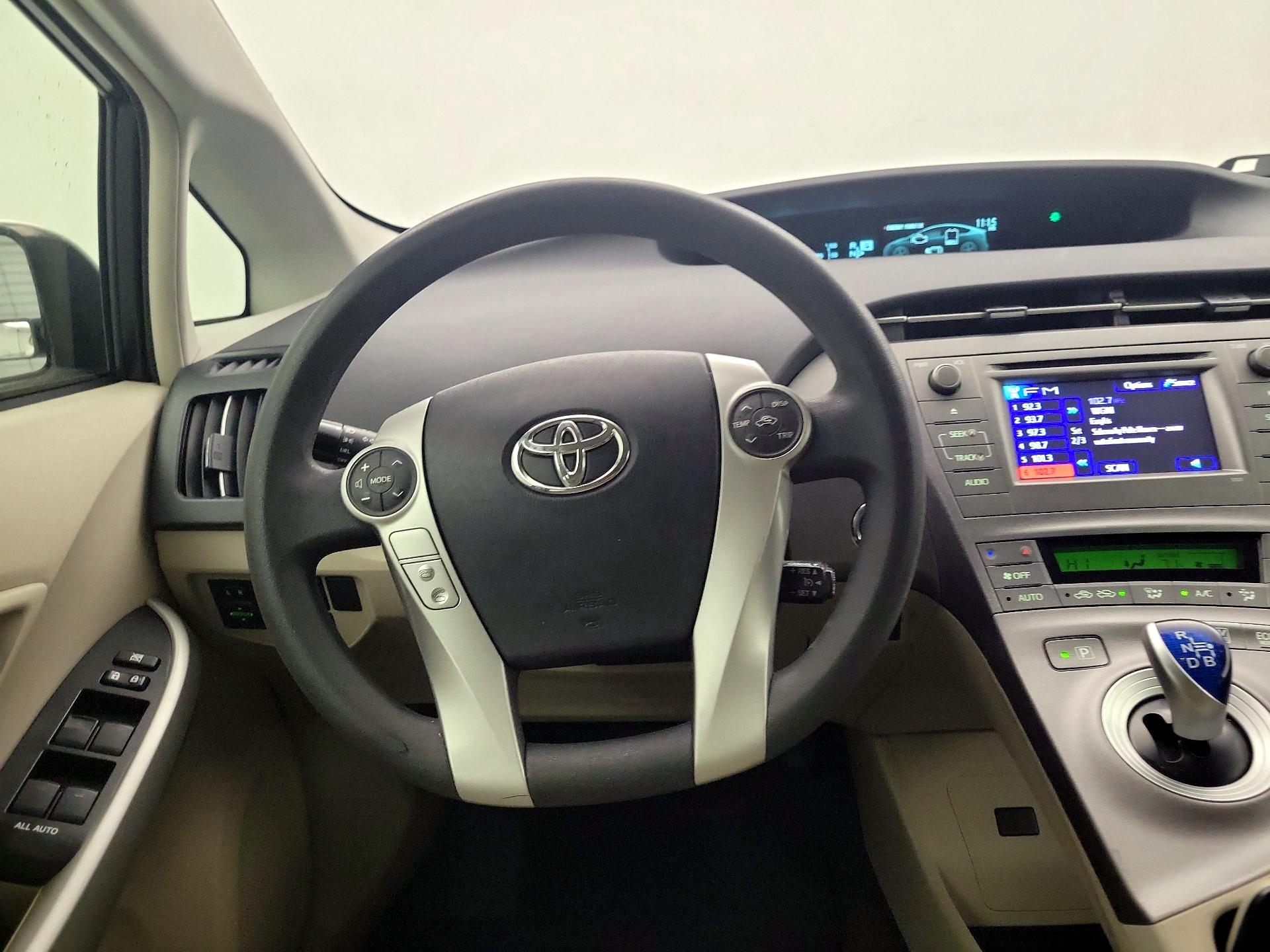 Thumbnail: 2014 Toyota Prius - 10