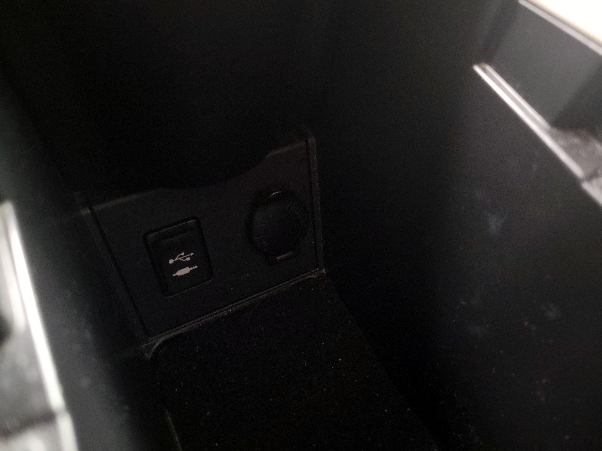 Thumbnail: 2014 Toyota Prius - 18