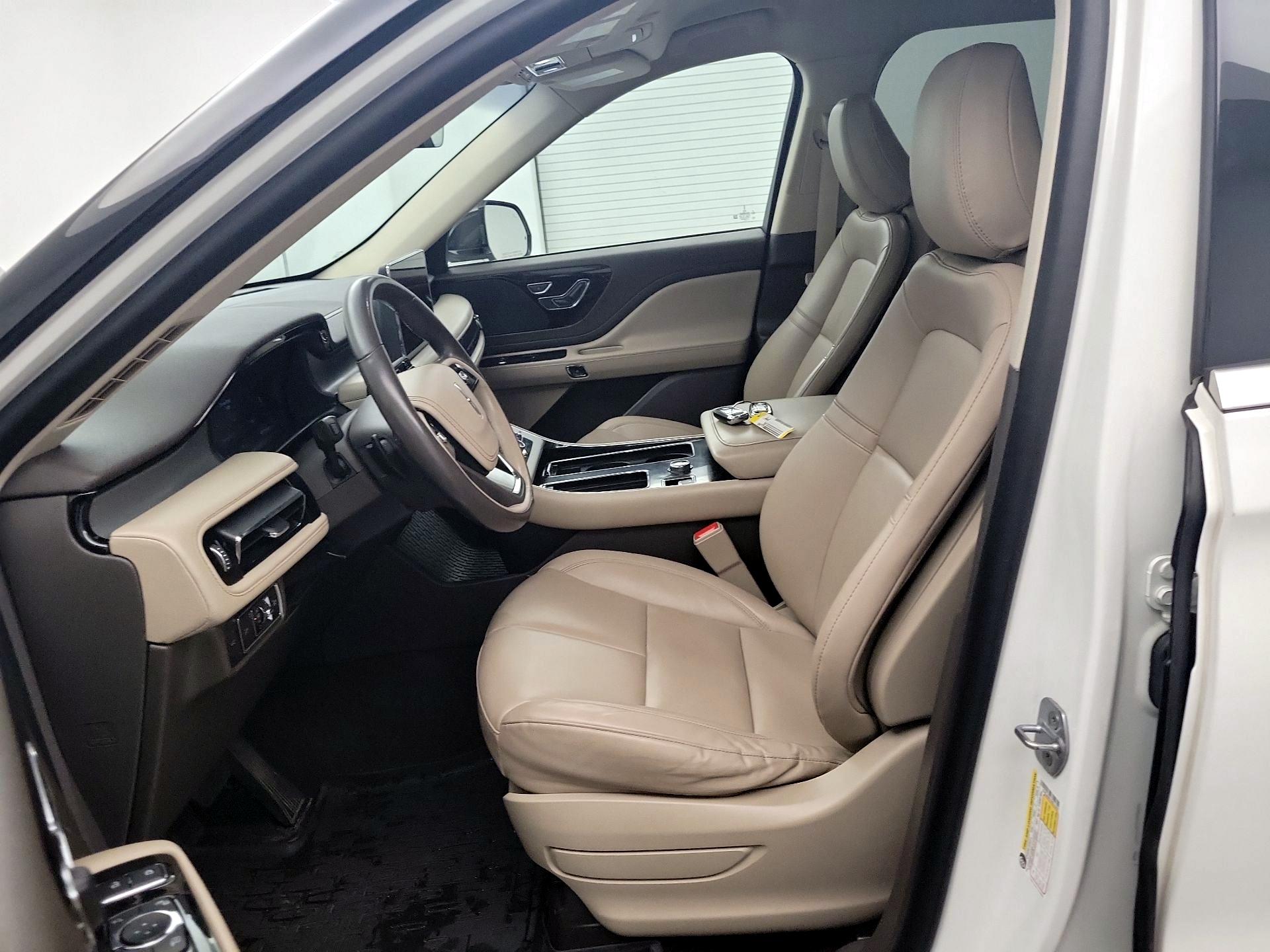 Thumbnail: 2021 Lincoln Aviator - 11