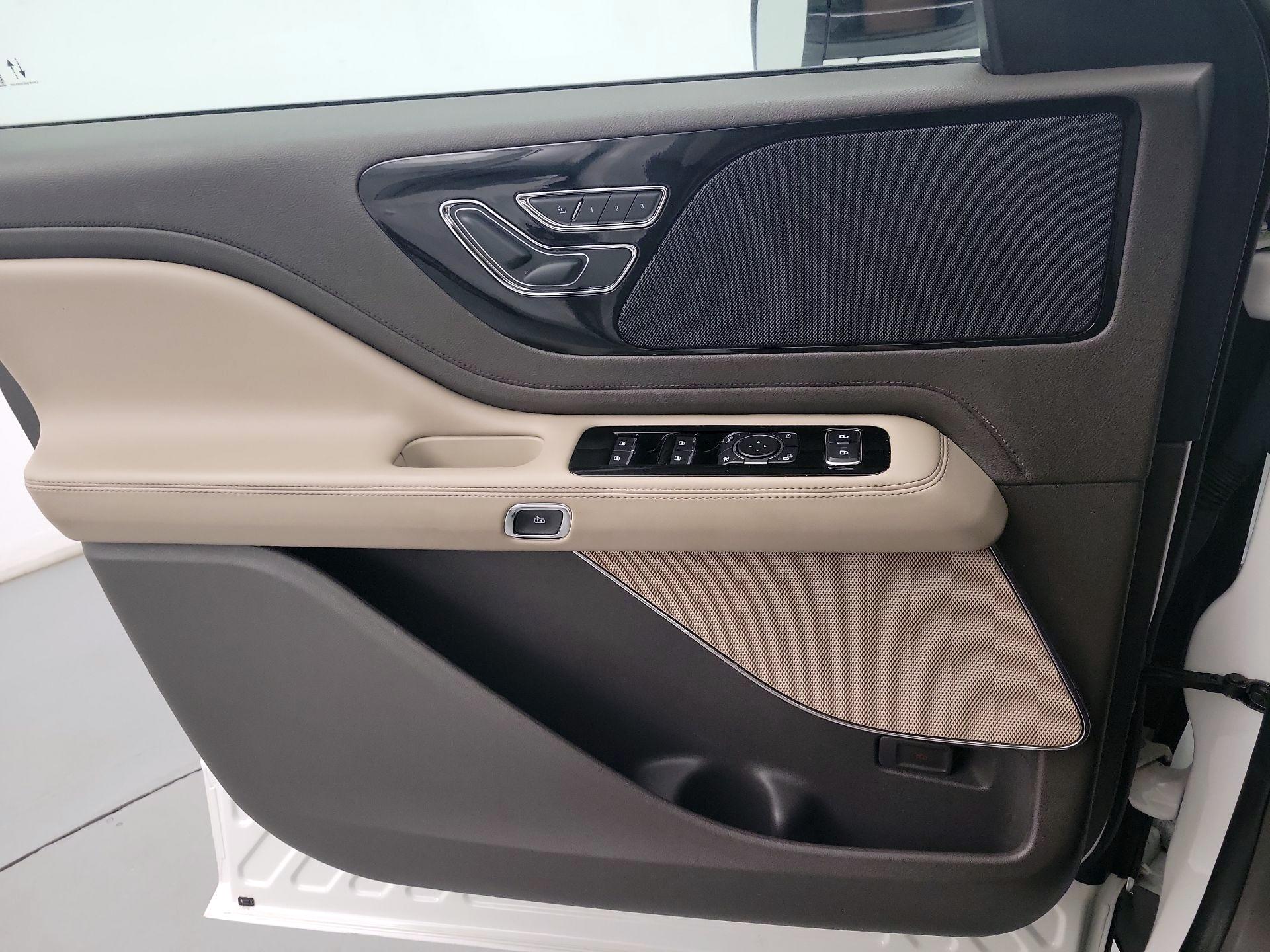 Thumbnail: 2021 Lincoln Aviator - 12