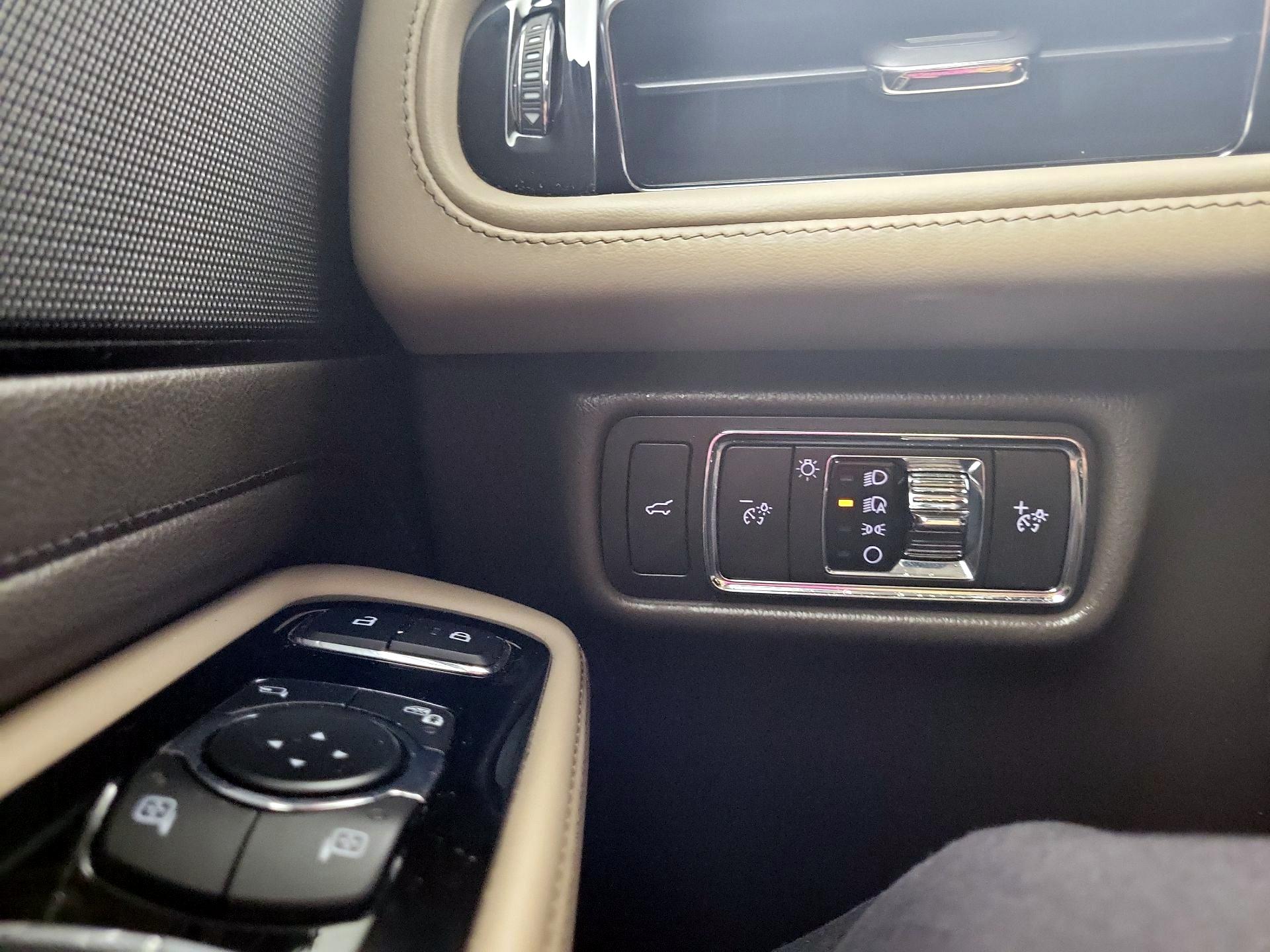 Thumbnail: 2021 Lincoln Aviator - 13
