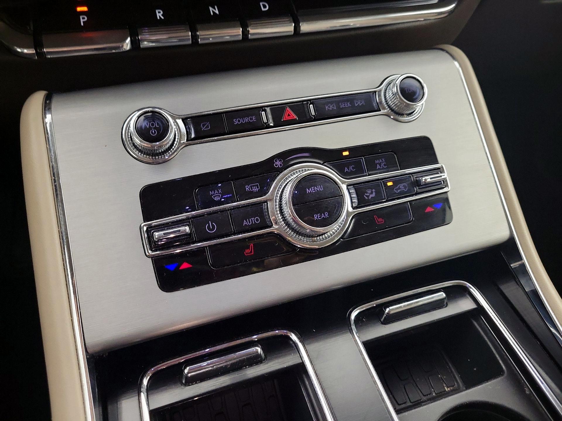 Thumbnail: 2021 Lincoln Aviator - 17