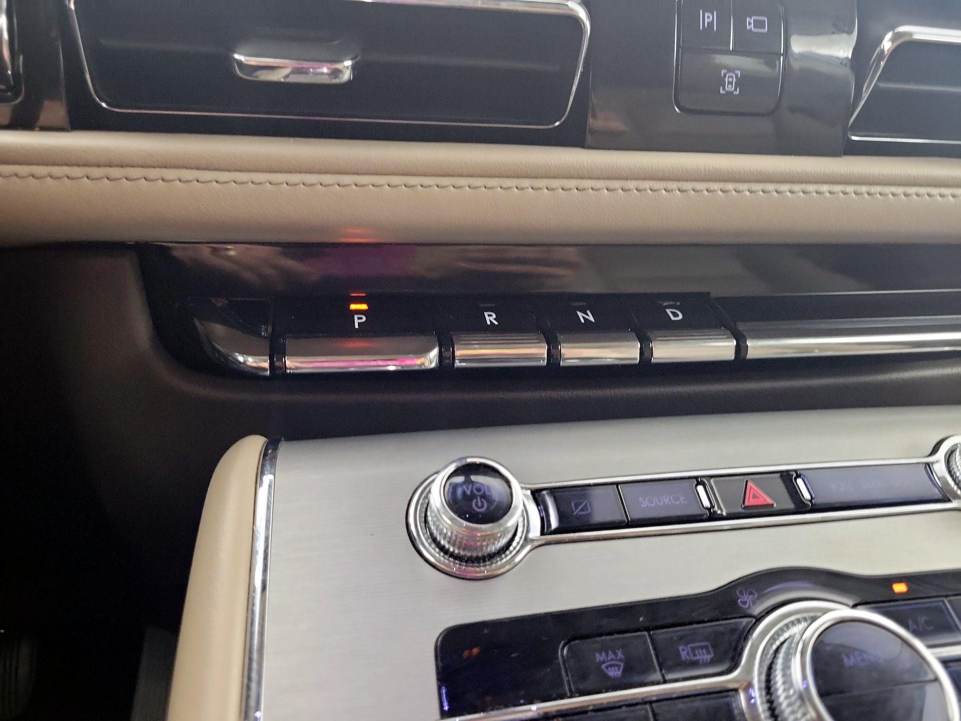 Thumbnail: 2021 Lincoln Aviator - 18
