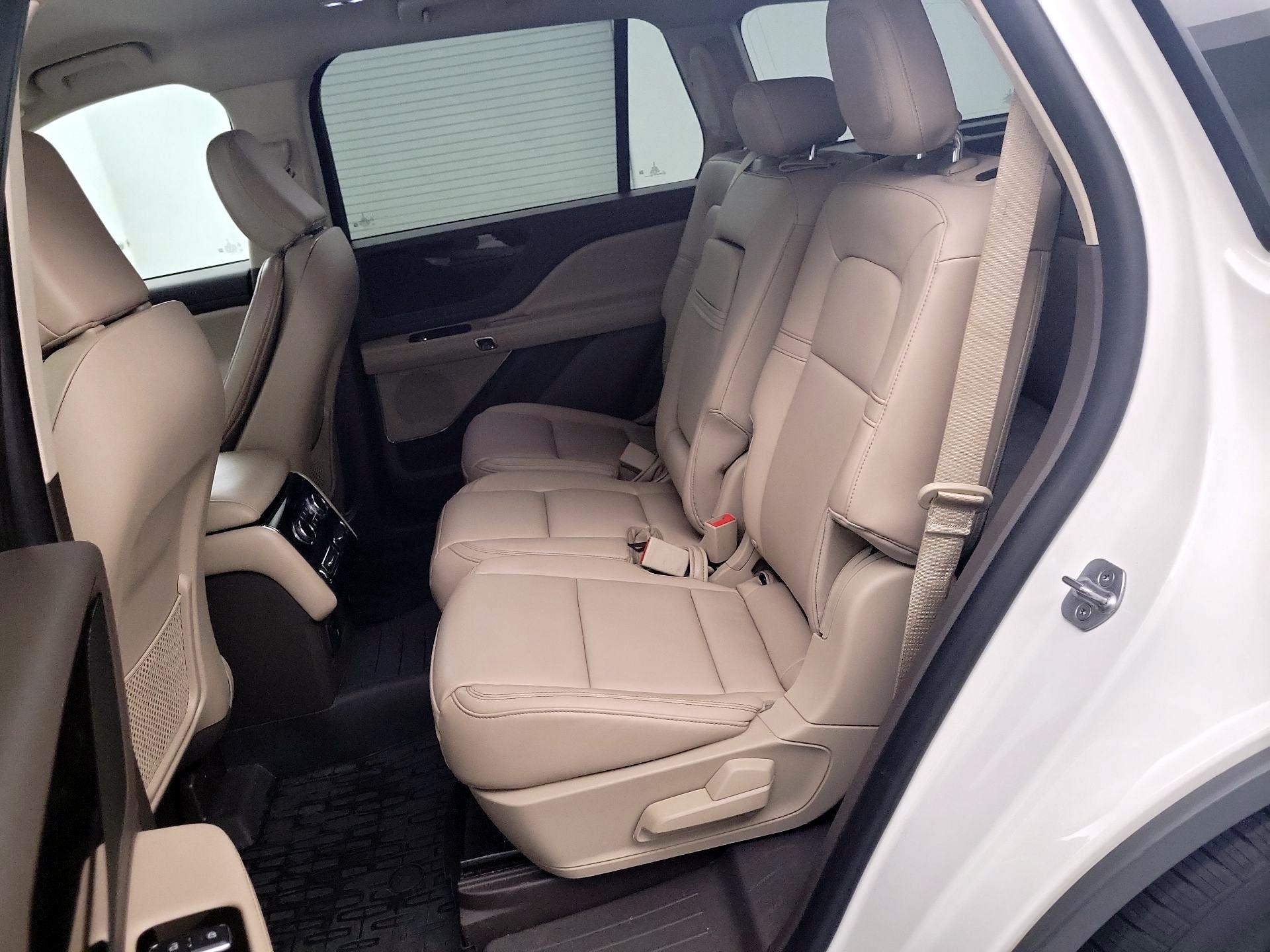 Thumbnail: 2021 Lincoln Aviator - 20