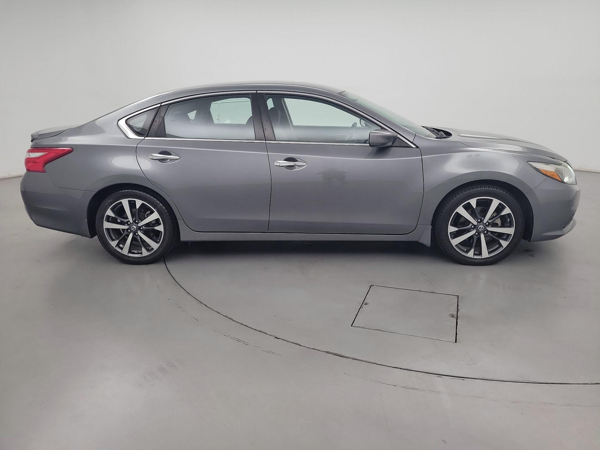 Thumbnail: 2016 Nissan Altima - 4