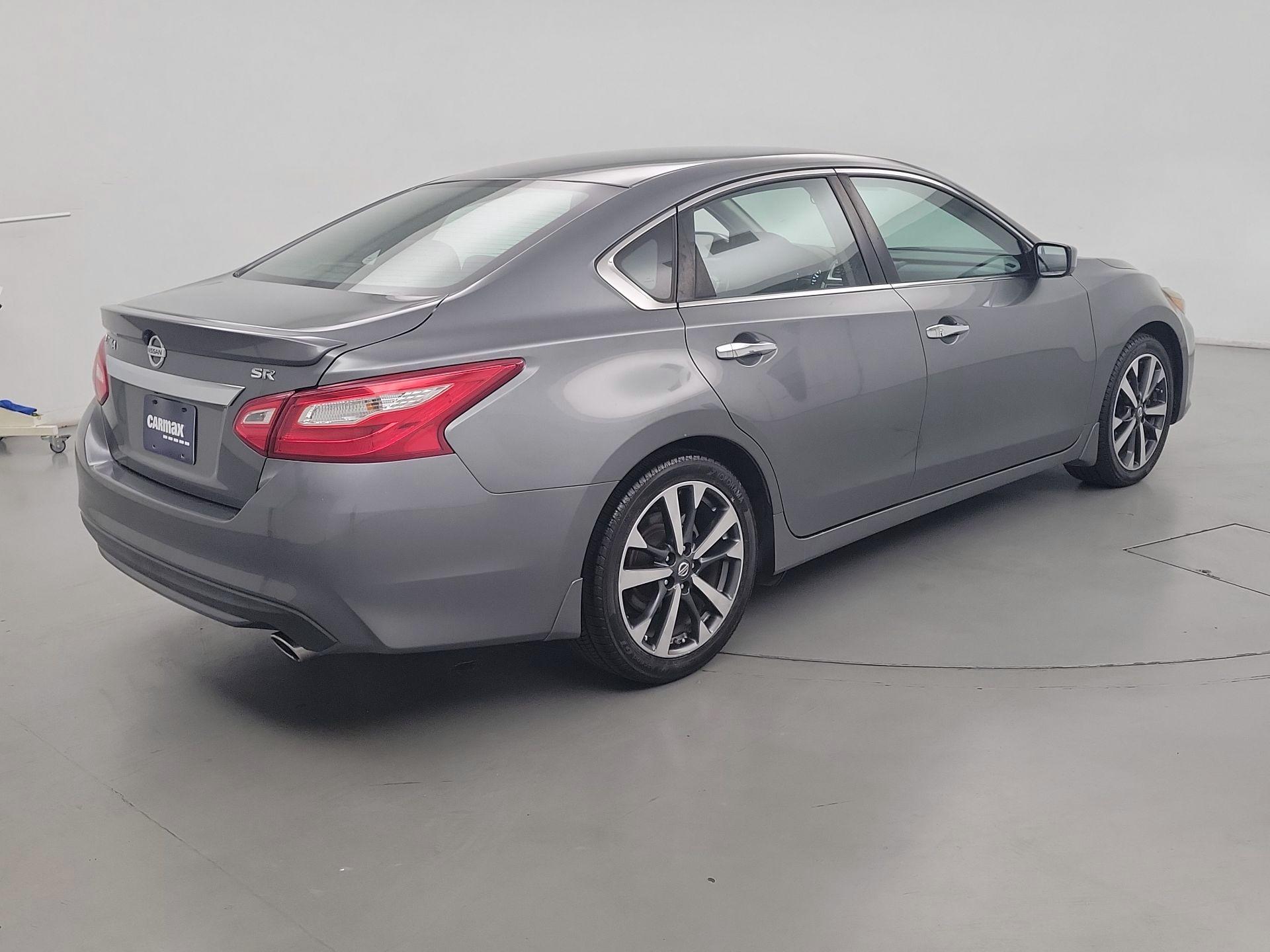 Thumbnail: 2016 Nissan Altima - 5