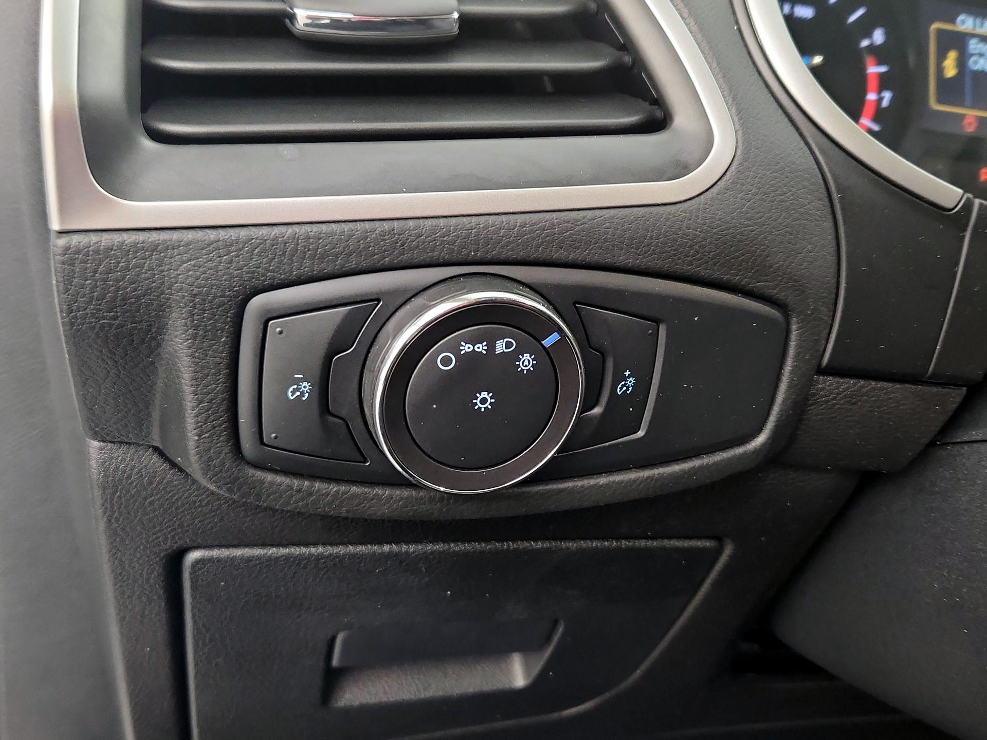 Thumbnail: 2015 Ford Edge - 13