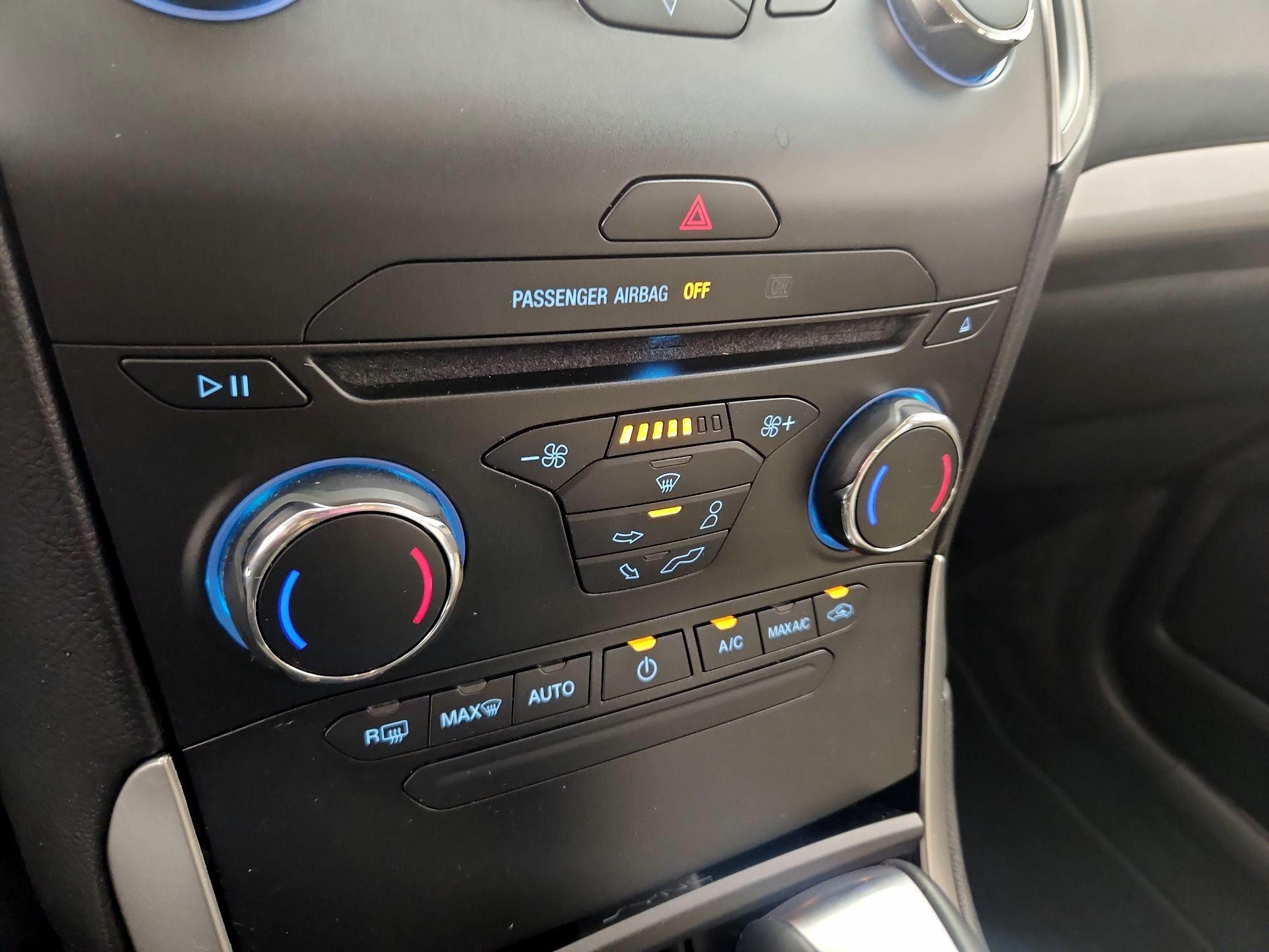 Thumbnail: 2015 Ford Edge - 16