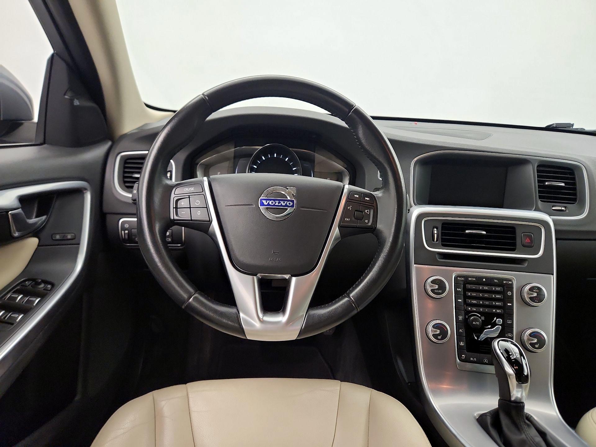 Thumbnail: 2017 Volvo S60 - 10