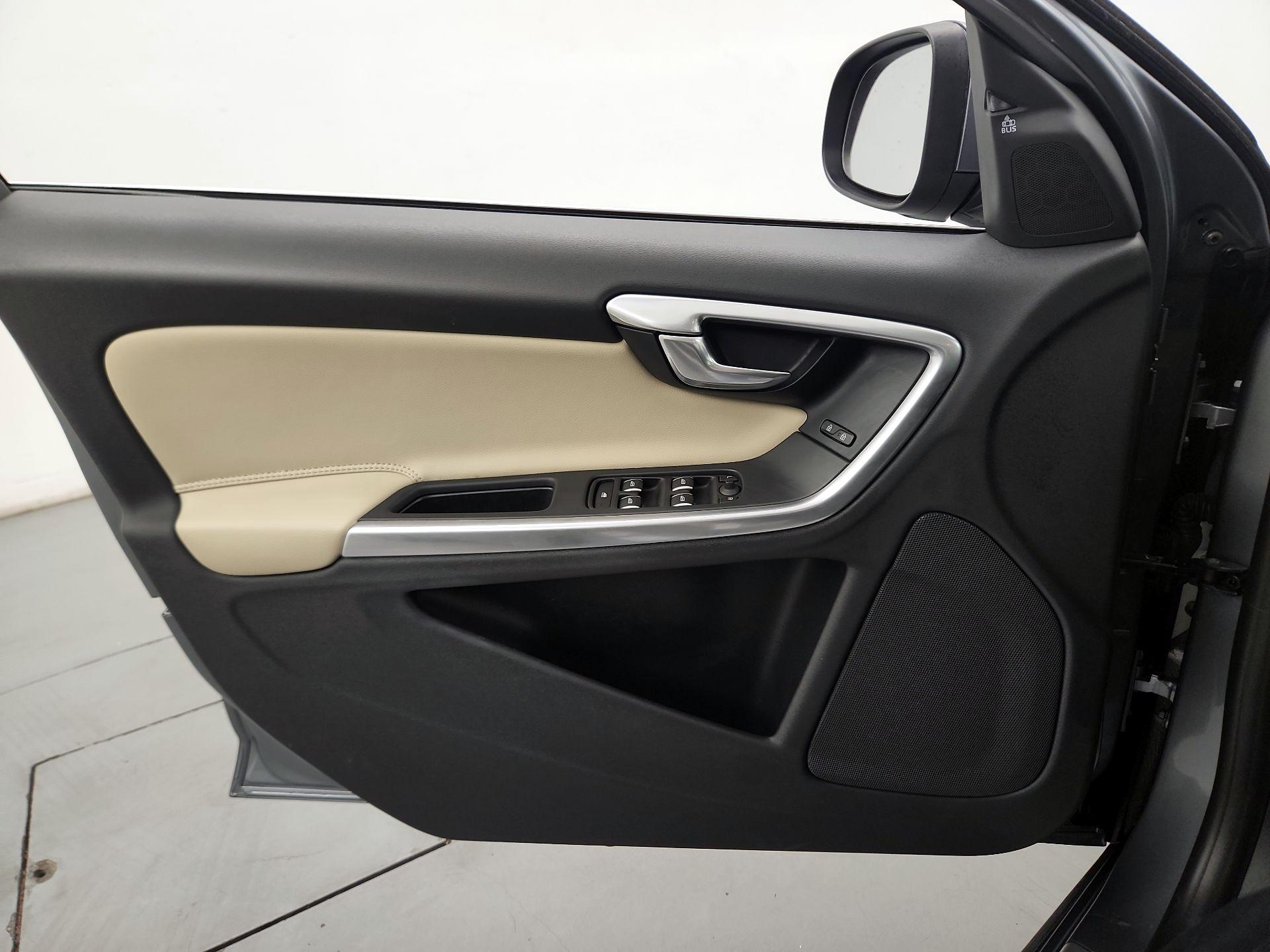 Thumbnail: 2017 Volvo S60 - 12