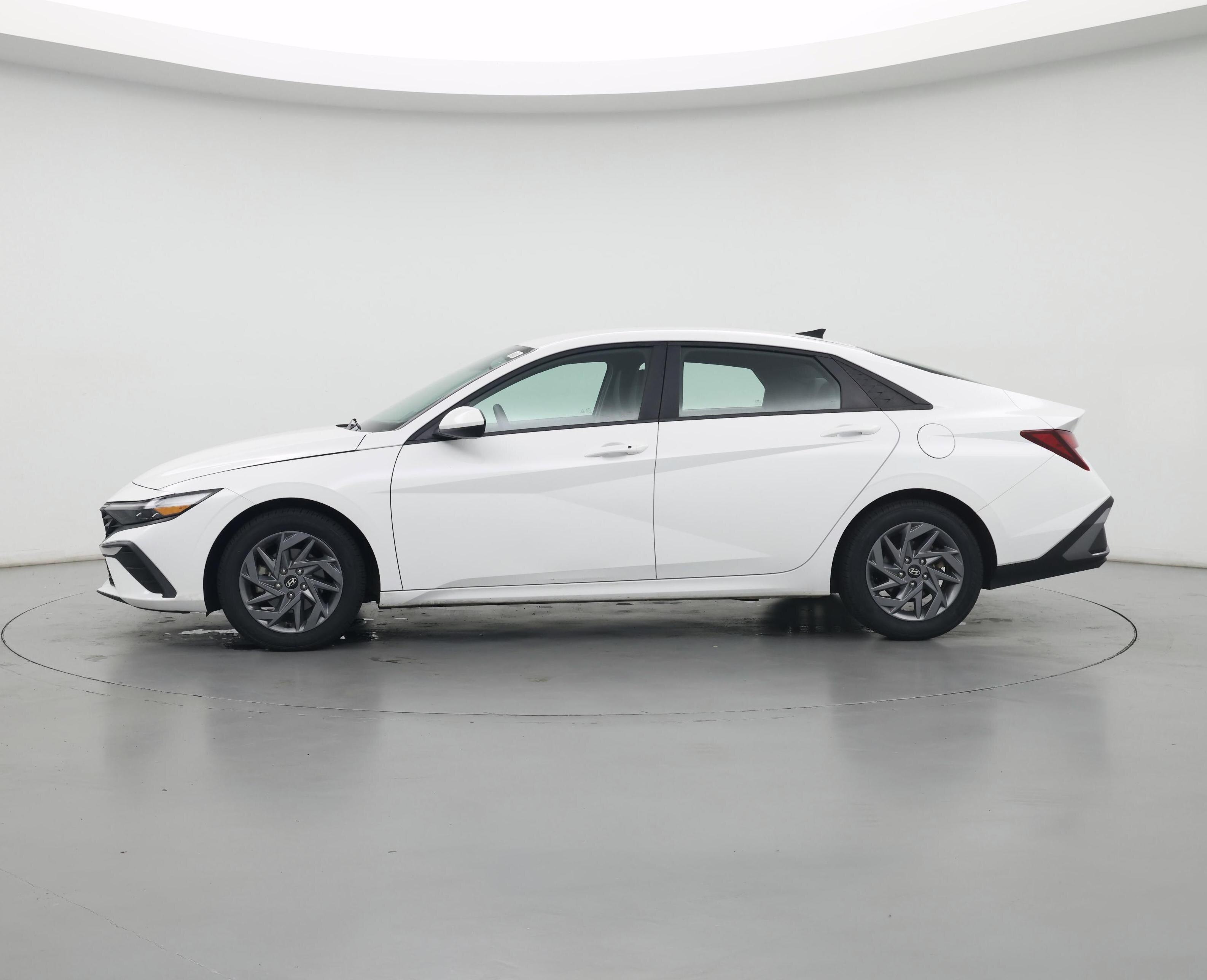 Thumbnail: 2024 Hyundai Elantra - 3