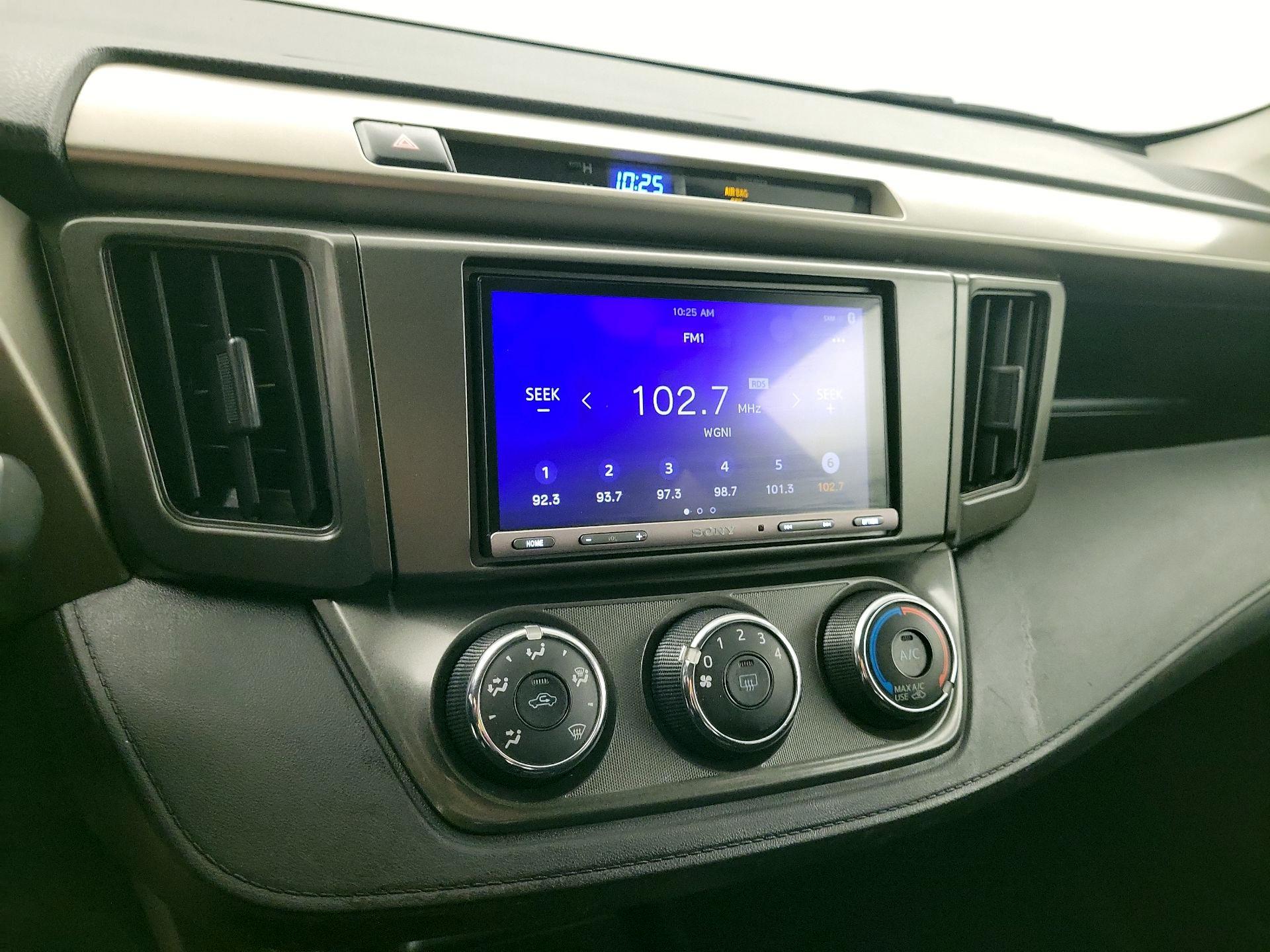 Thumbnail: 2015 Toyota RAV4 - 12