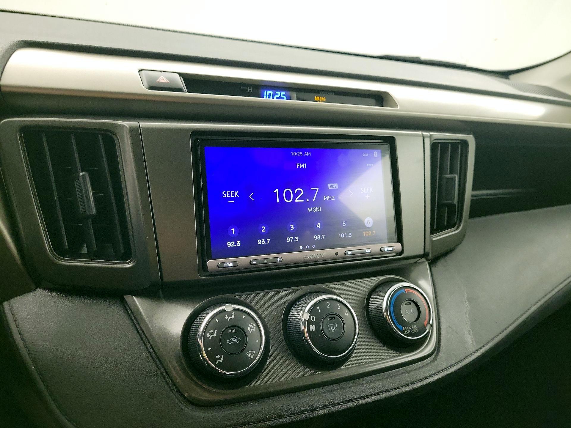 Thumbnail: 2015 Toyota RAV4 - 13