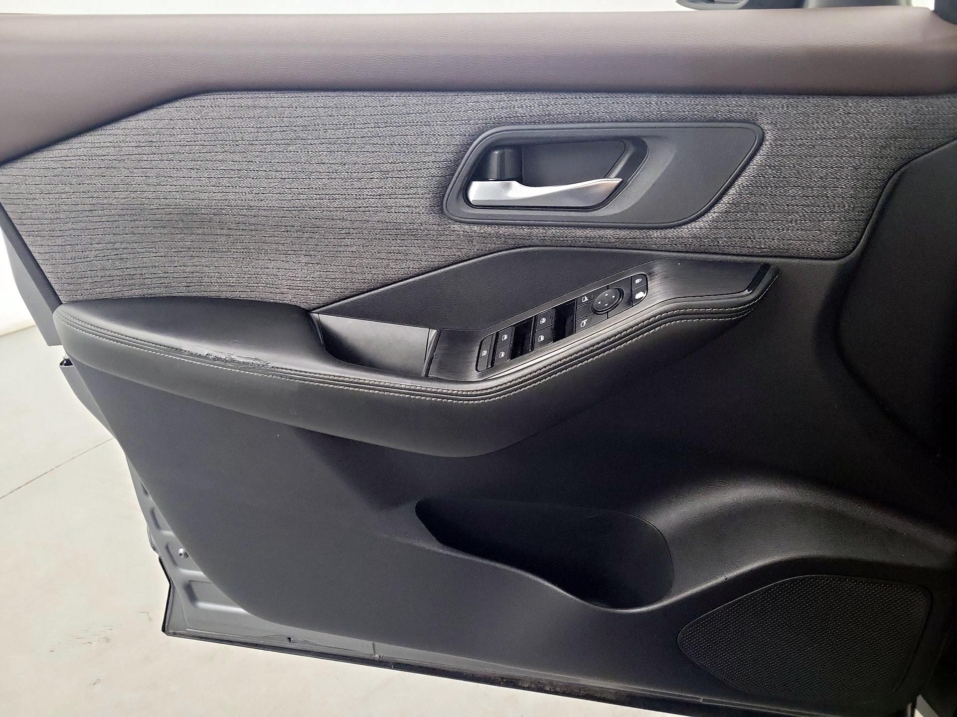 Thumbnail: 2021 Nissan Rogue - 10