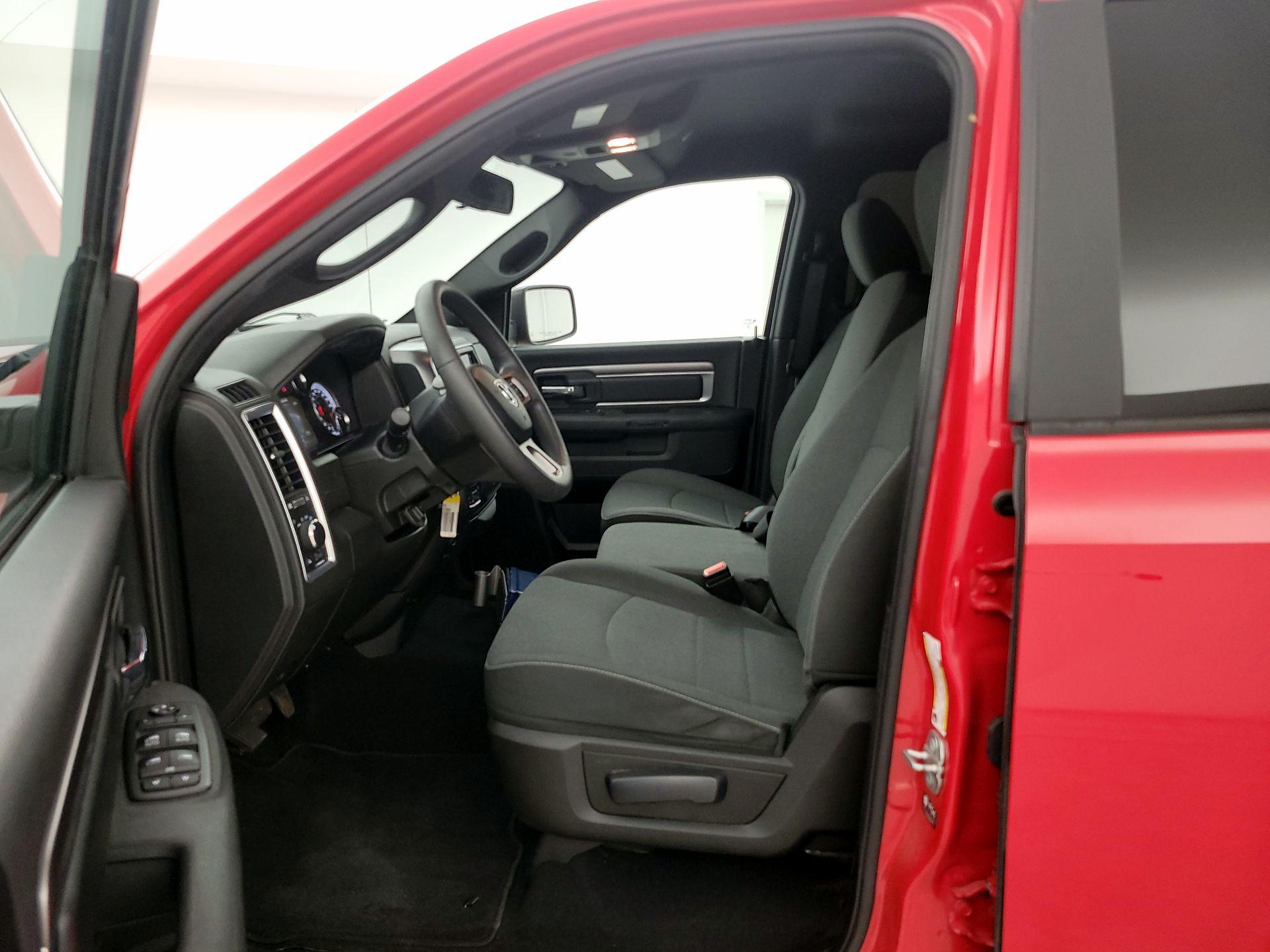 Thumbnail: 2021 RAM 1500 Classic - 9