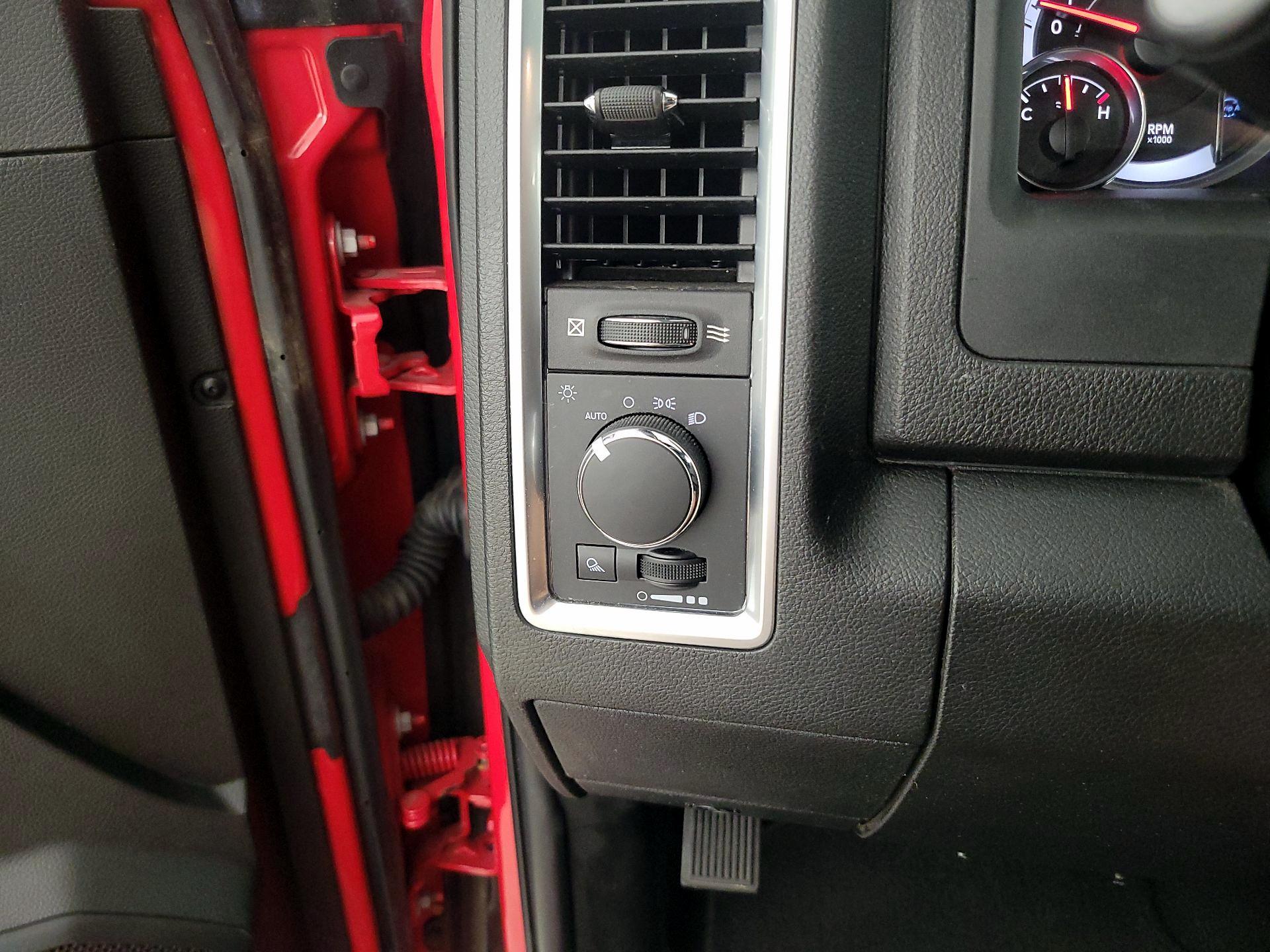 Thumbnail: 2021 RAM 1500 Classic - 11