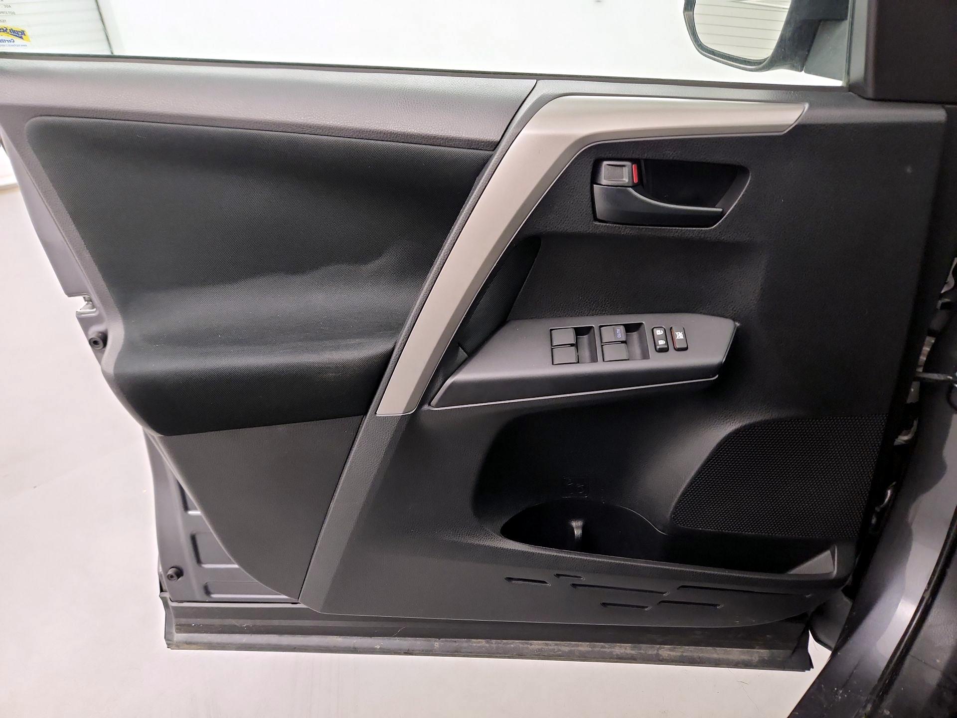 Thumbnail: 2016 Toyota RAV4 - 12