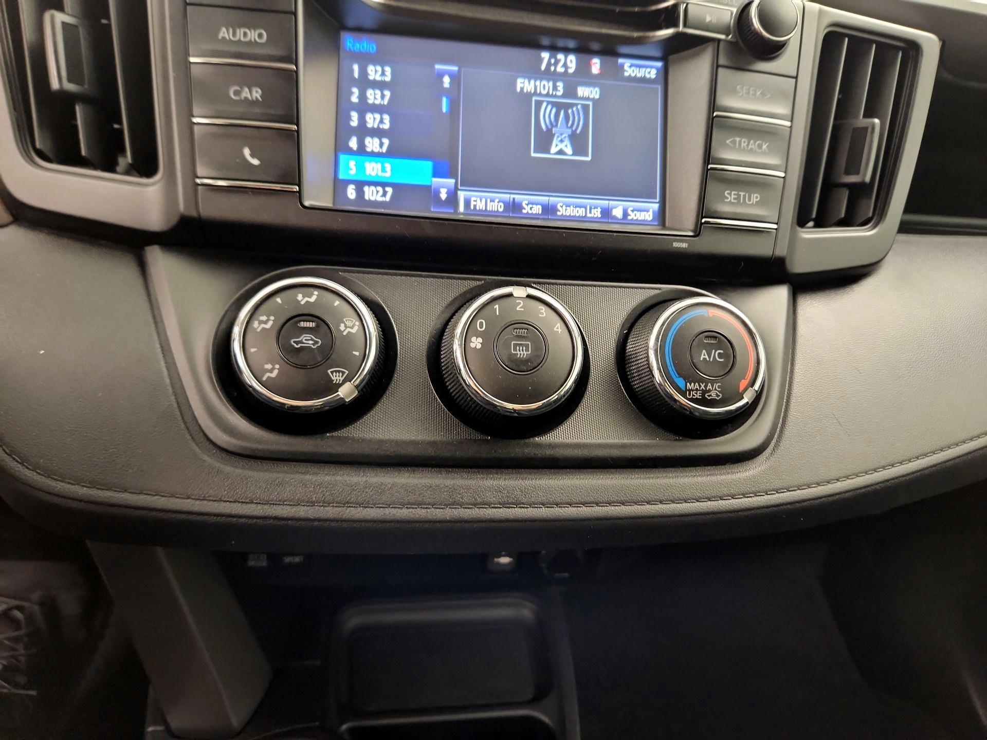 Thumbnail: 2016 Toyota RAV4 - 16