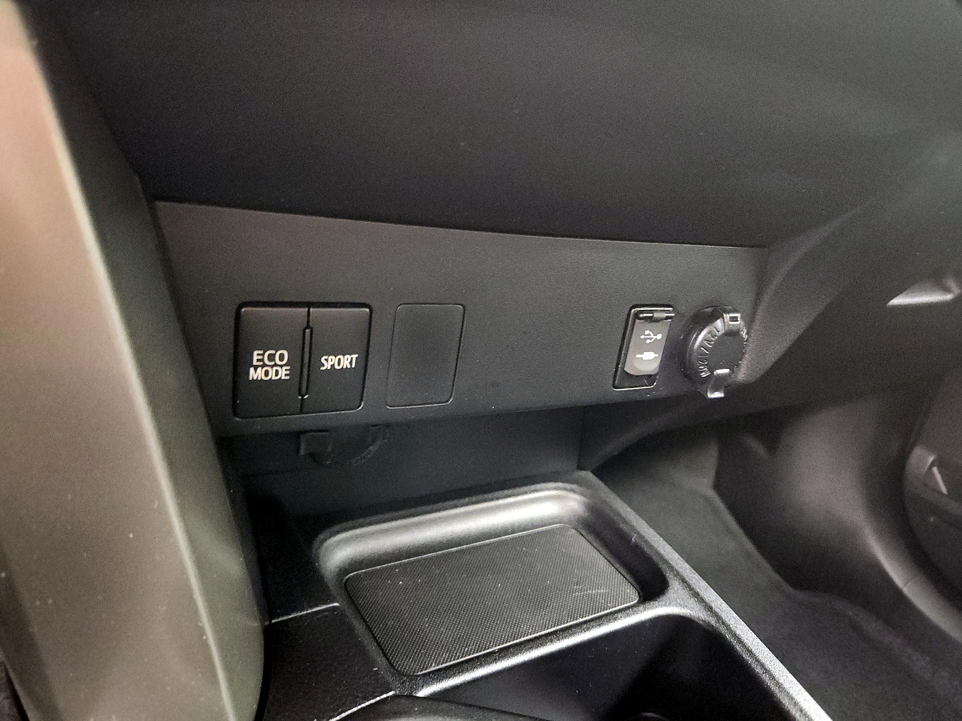 Thumbnail: 2016 Toyota RAV4 - 18