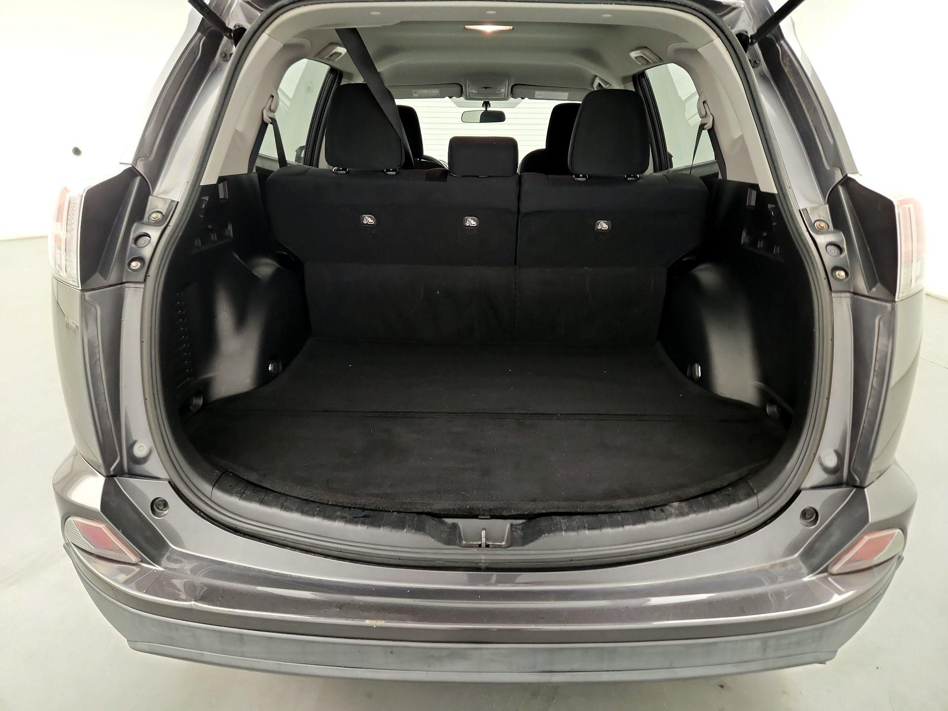 Thumbnail: 2016 Toyota RAV4 - 20
